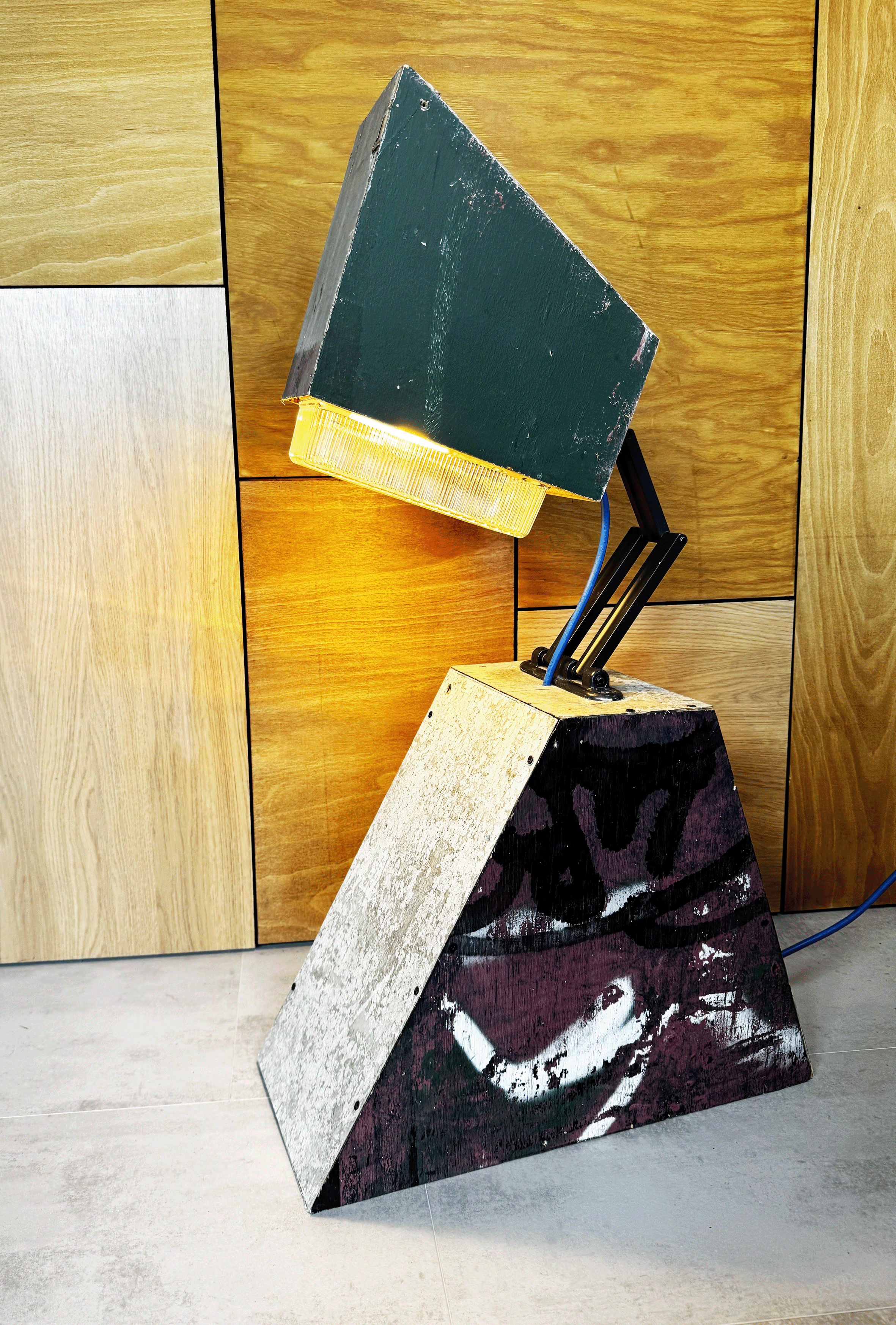 mike-ballard-lamp3.gif