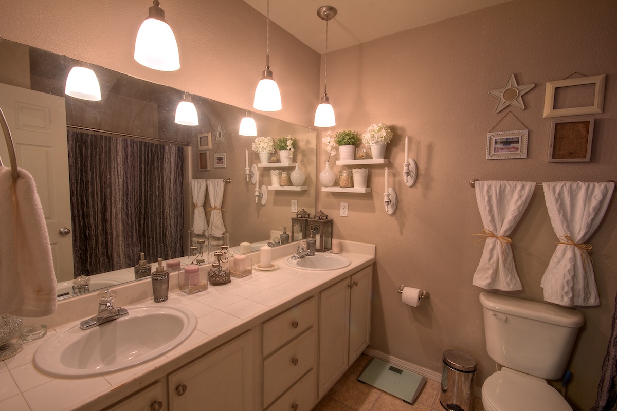 Master bathroom of a house for sale in Gresham, Oregon