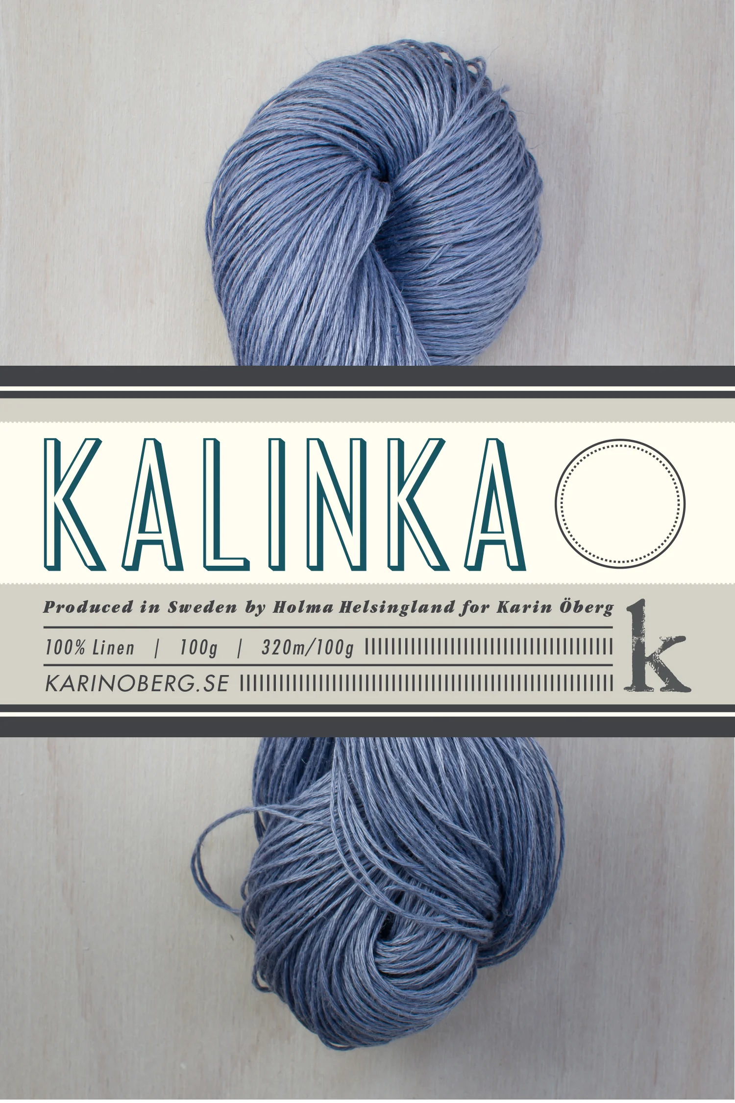 Kalinka, 100 % lin (klicka på bilden för att se sortiment) 1996 började jag leta efter ett lingarn som kunde fungera i stickmaskin. Tyvärr var det inte så lätt som jag hoppades och istället skapade jag Kalinka, ett 4-trådigt lingarn spunnet så det fungerar perfekt både i maskin och för handstickning. I dag finns Kalinka i 24 fantastiska särskilt utvalda färger och återförsäljare finns i hela världen. Garnfakt a 320m/100g, stickfasthet ca 27m/10cm på stickor 2,5 mm, ca 24m/10cm på stickor 3 mm Tvättråd Fintvätt 40 grader eller handtvätt och centrifugering.