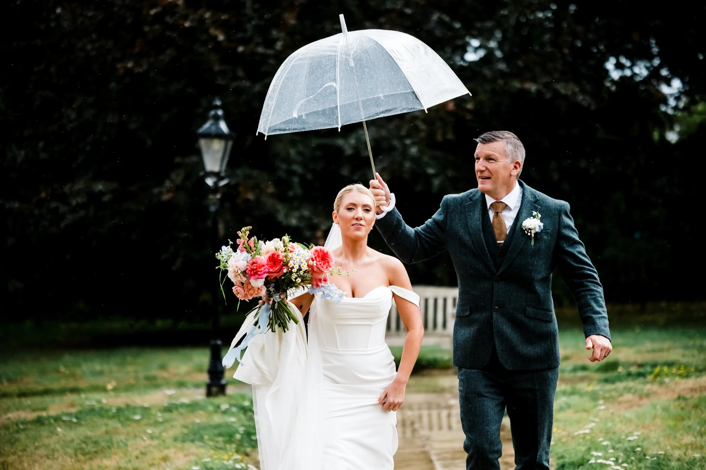 Wellington Barn weddings24.jpg