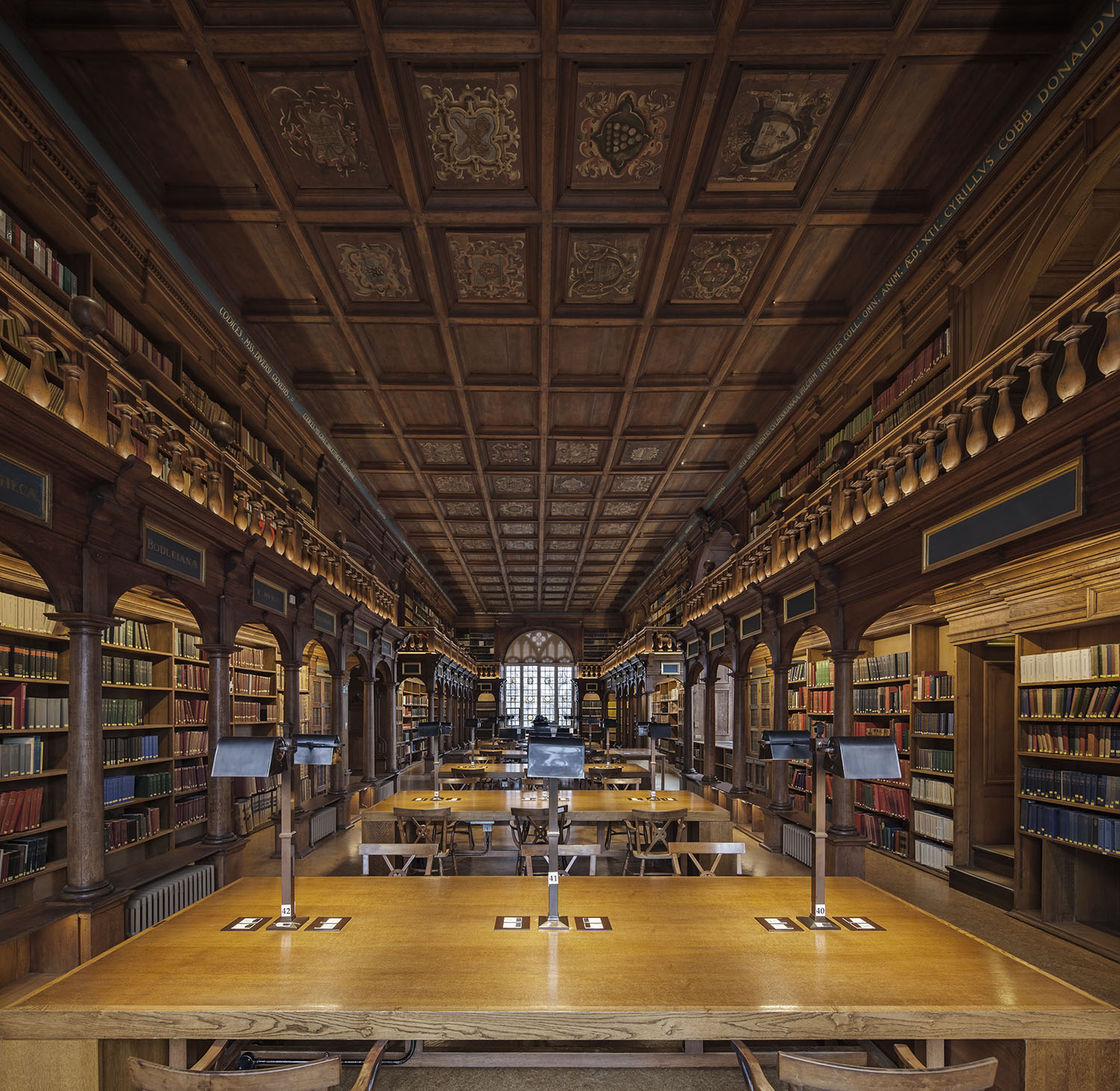 Лайбрари научная библиотека. Бодлианская библиотека Bodleian Library. Оксфордский университет библиотека. Библиотека Хогвартса Бодлианская библиотека Оксфорд. Оксфорд университет Бодлианская библиотека.