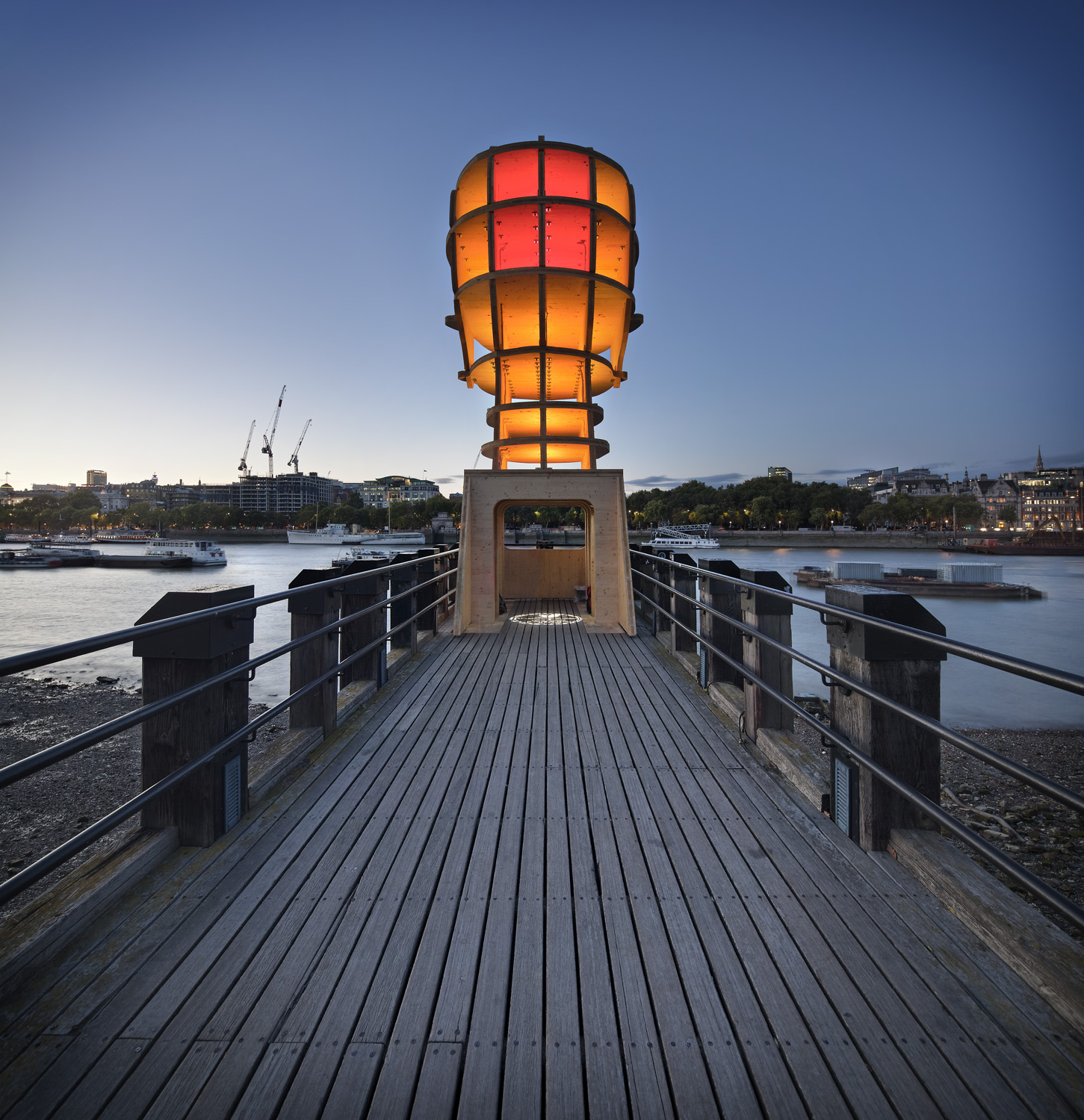  Light sculpture, "Head Above Water" by Steuart Padwick on the Oxo Tower pier, South Bank, London. Interactive lighting installation by Hoare Lea Lighting. The sculpture supports Time to Change's campaign to remove the stigma of mental illness. 