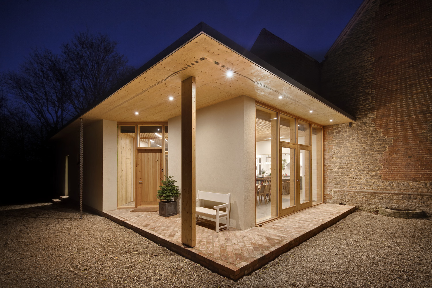  The new extension and barn conversion at Manor Farm, Boars Hill, Oxford, by Transition by Design. 