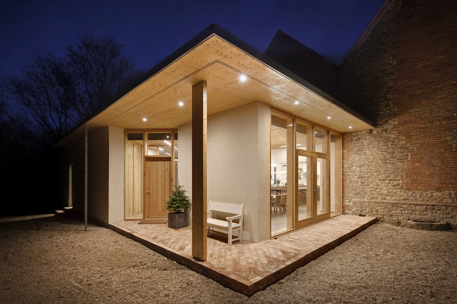 The new extension and barn conversion at Manor Farm, Boars Hill, Oxford, by Transition by Design.