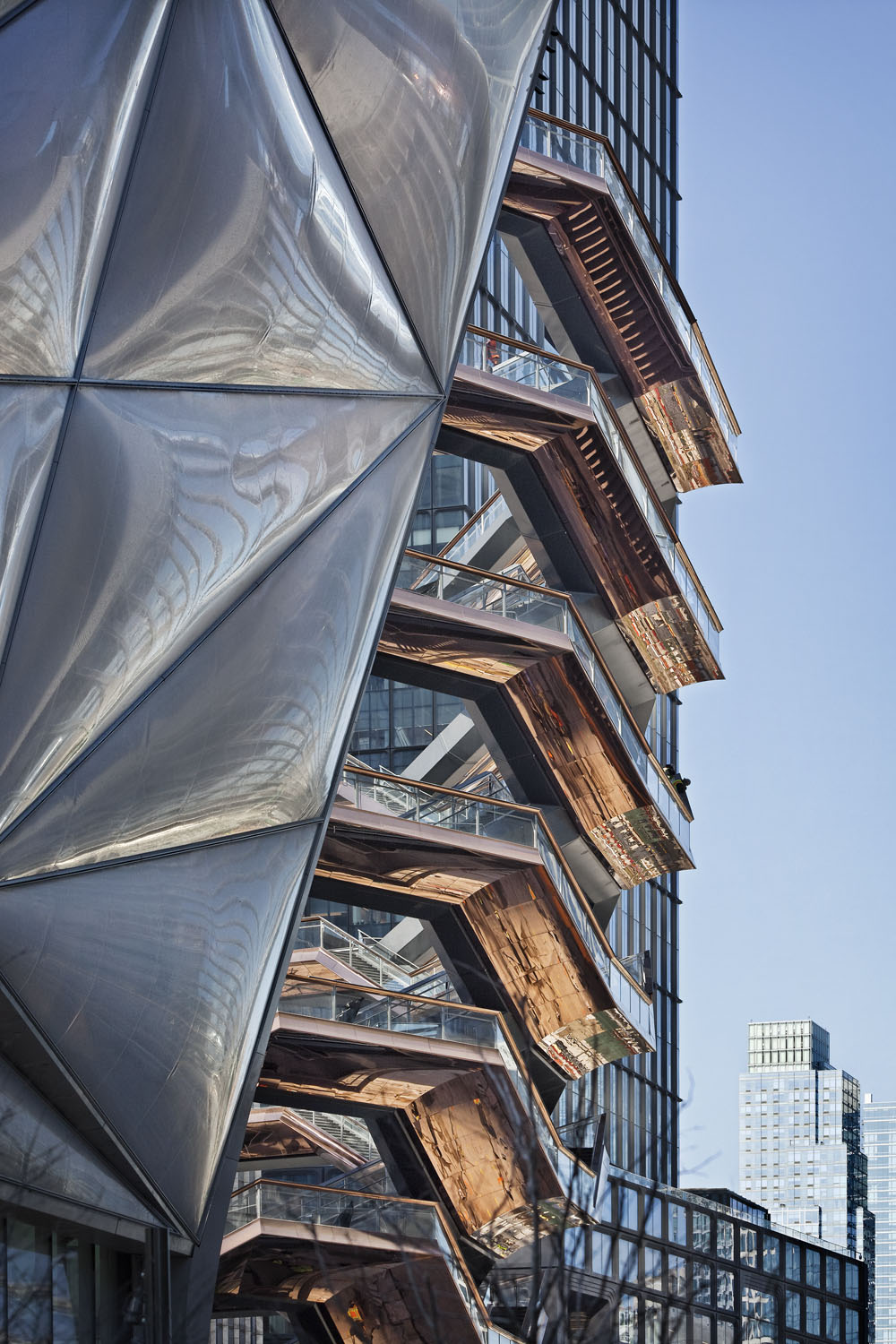  Kohn Pedersen Fox - KPF's new Manhattan development, Hudson Yards including the public sculpture "Vessel" by Thomas Heatherwick. Shot from the High Line, Manhattan, New York City, USA. 