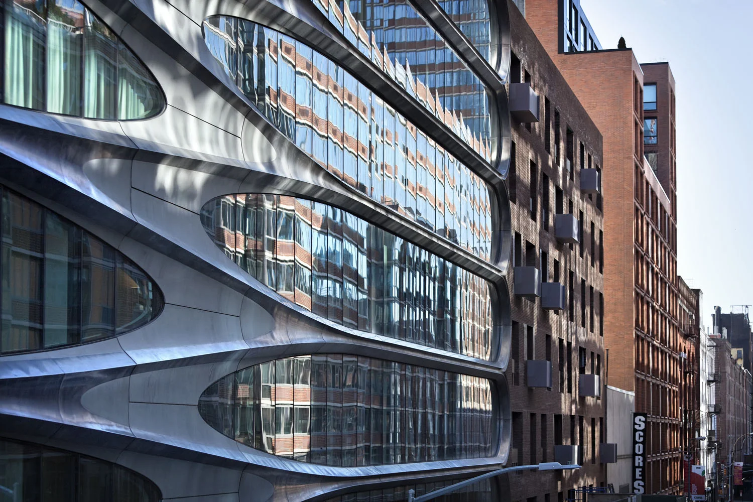 Kohn Pedersen Fox - KPF's new Manhattan development, Hudson Yards including 520 West 28th Street by Zaha Hadid. Shot from and around the High Line, Manhattan, New York City, USA.