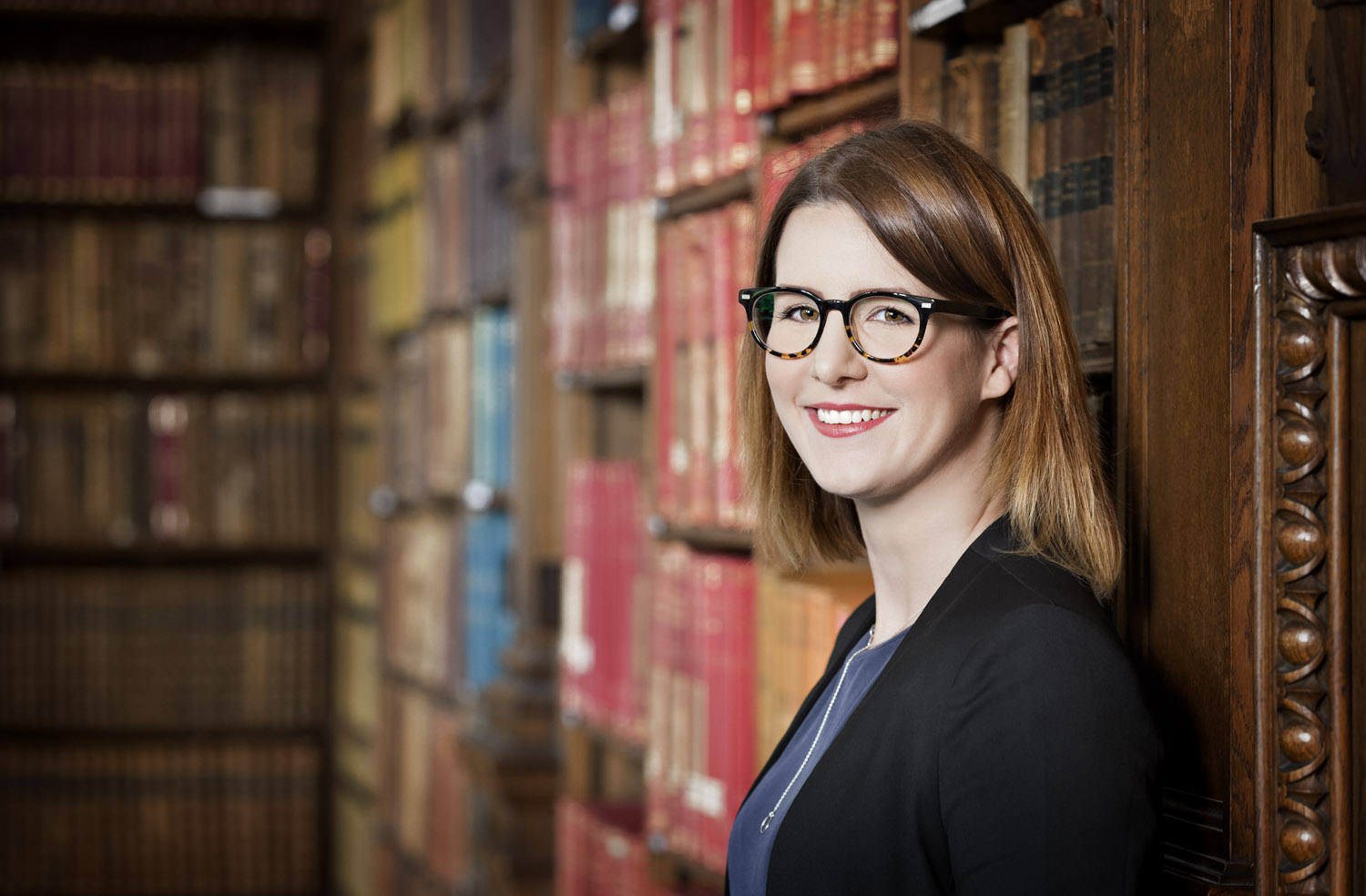  Portrait of journalist Claire Connelly in the Goodman Library at the University of Oxford Student Union, Oxford, UK 