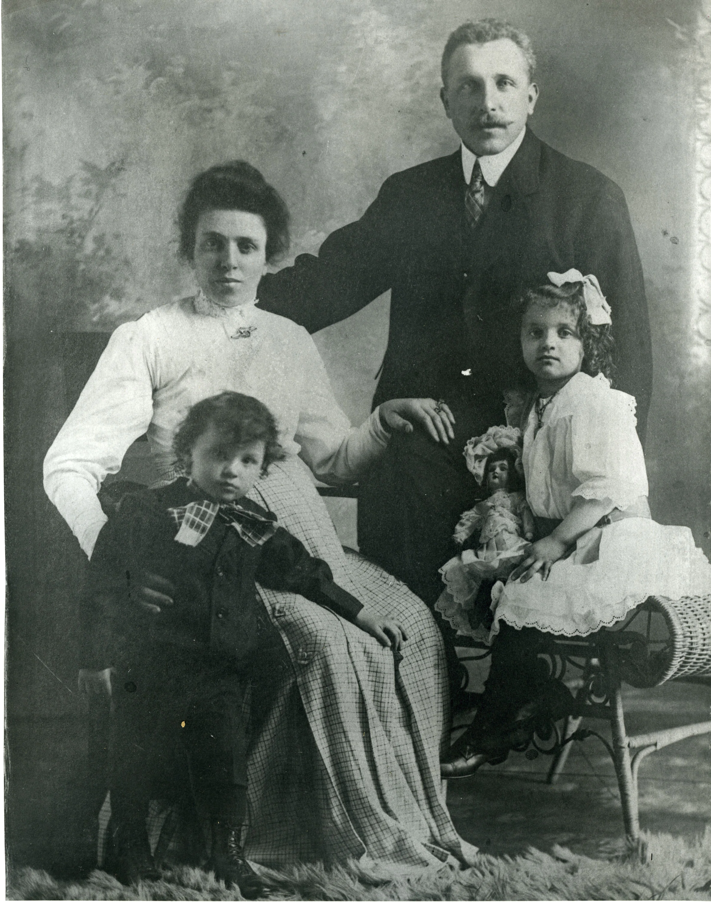 Rosa & Anselmo Pradolini with children