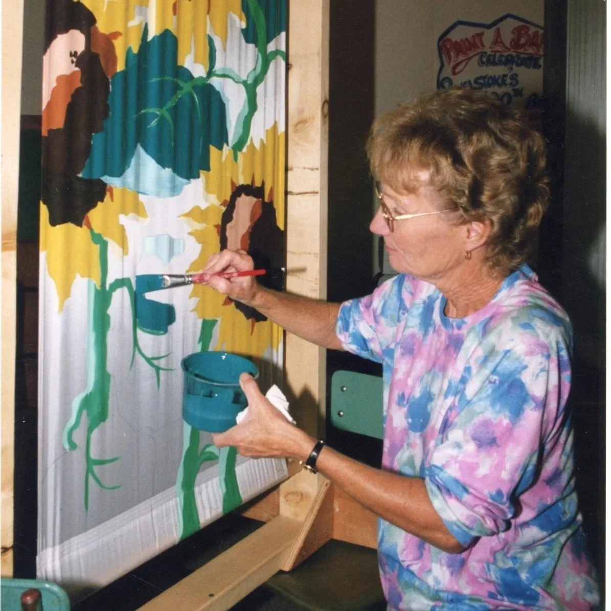 9556+TR-105+Banner+painting+project+with+Pat+Anderson%2C+1999.jpg