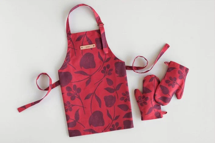 SoftFlorals_KidsPersonalizedApronAndMittPotholder.jpg