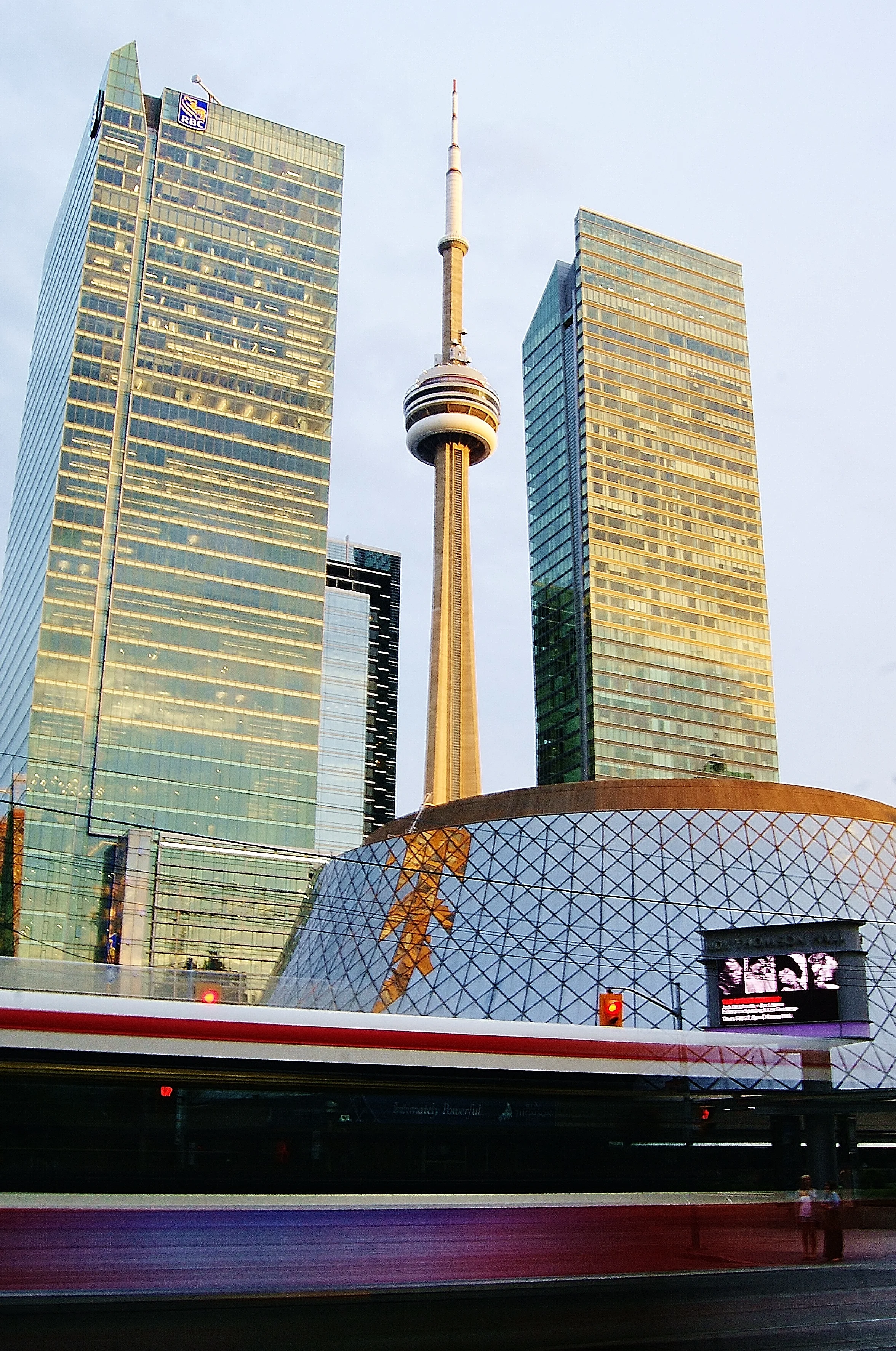 CN Tower & Roy Thompson Hall