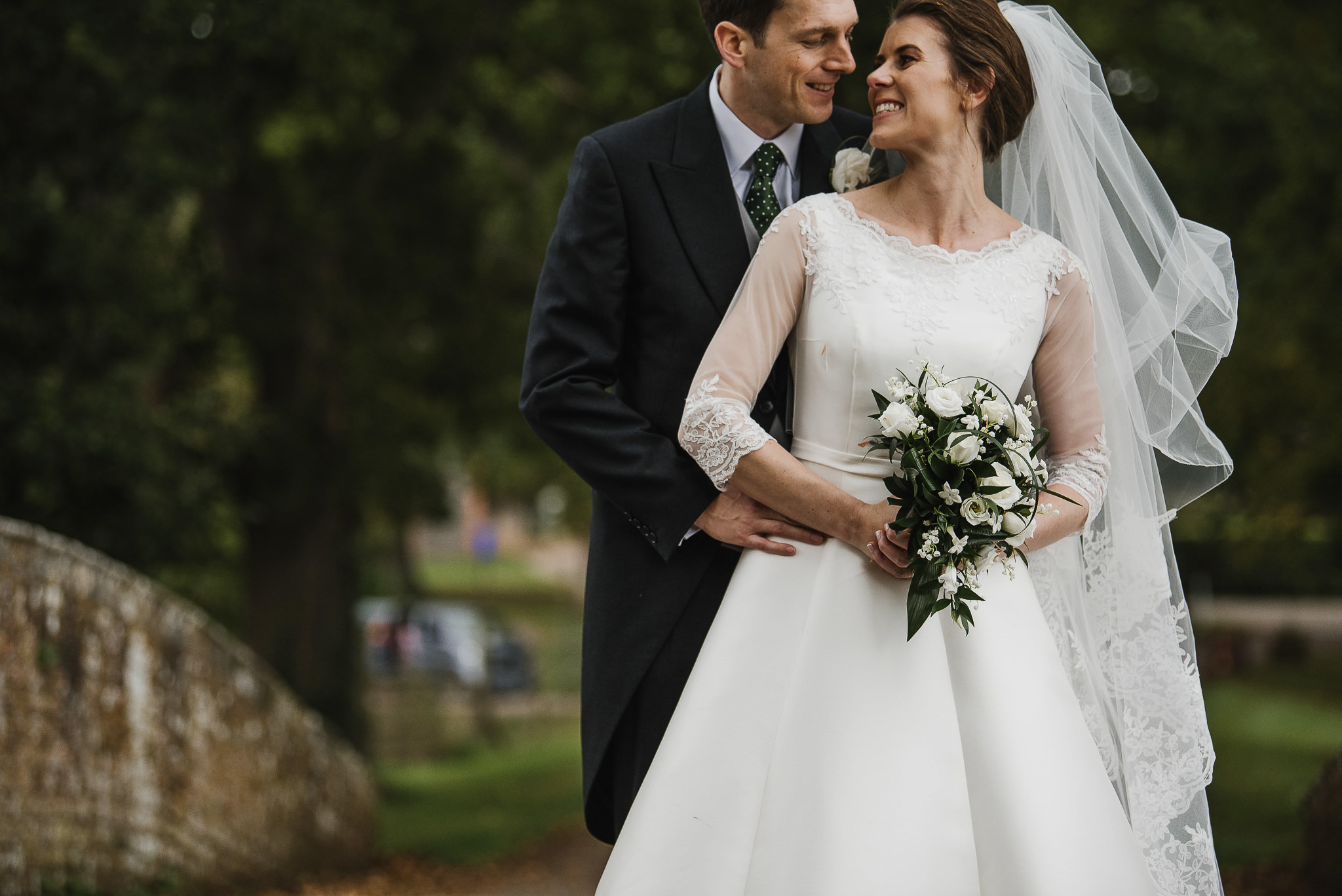 POWDERHAM-CASTLE-WEDDING-PHOTOGRAPHER-115.jpg