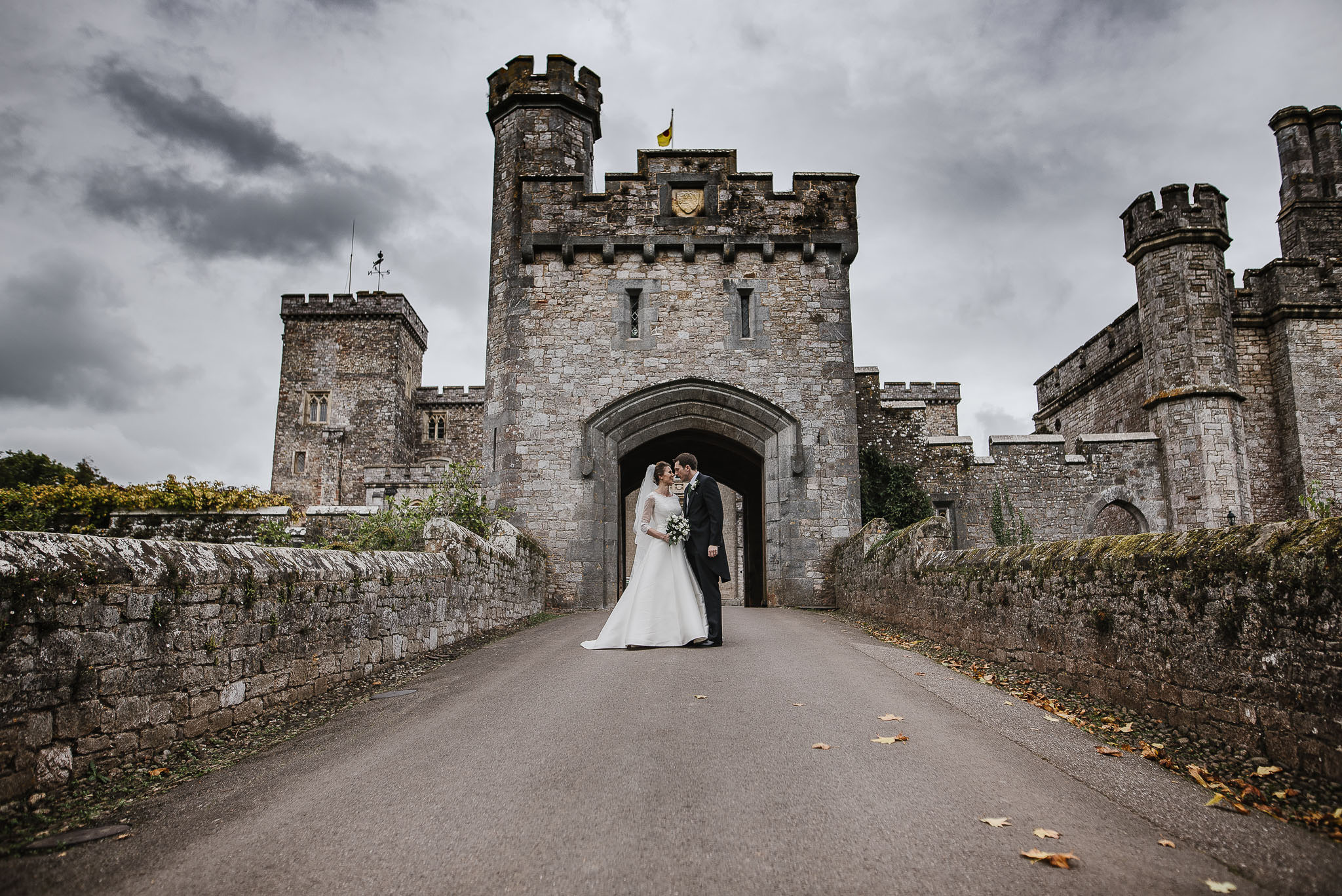 POWDERHAM-CASTLE-WEDDING-PHOTOGRAPHER-129.jpg