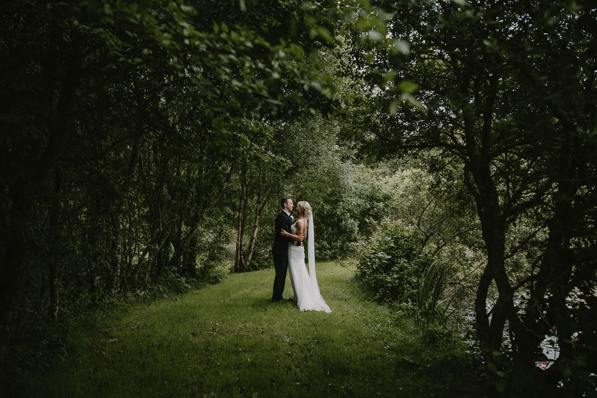 CORNWALL-WEDDING-PHOTOGRAPHER-879.jpg