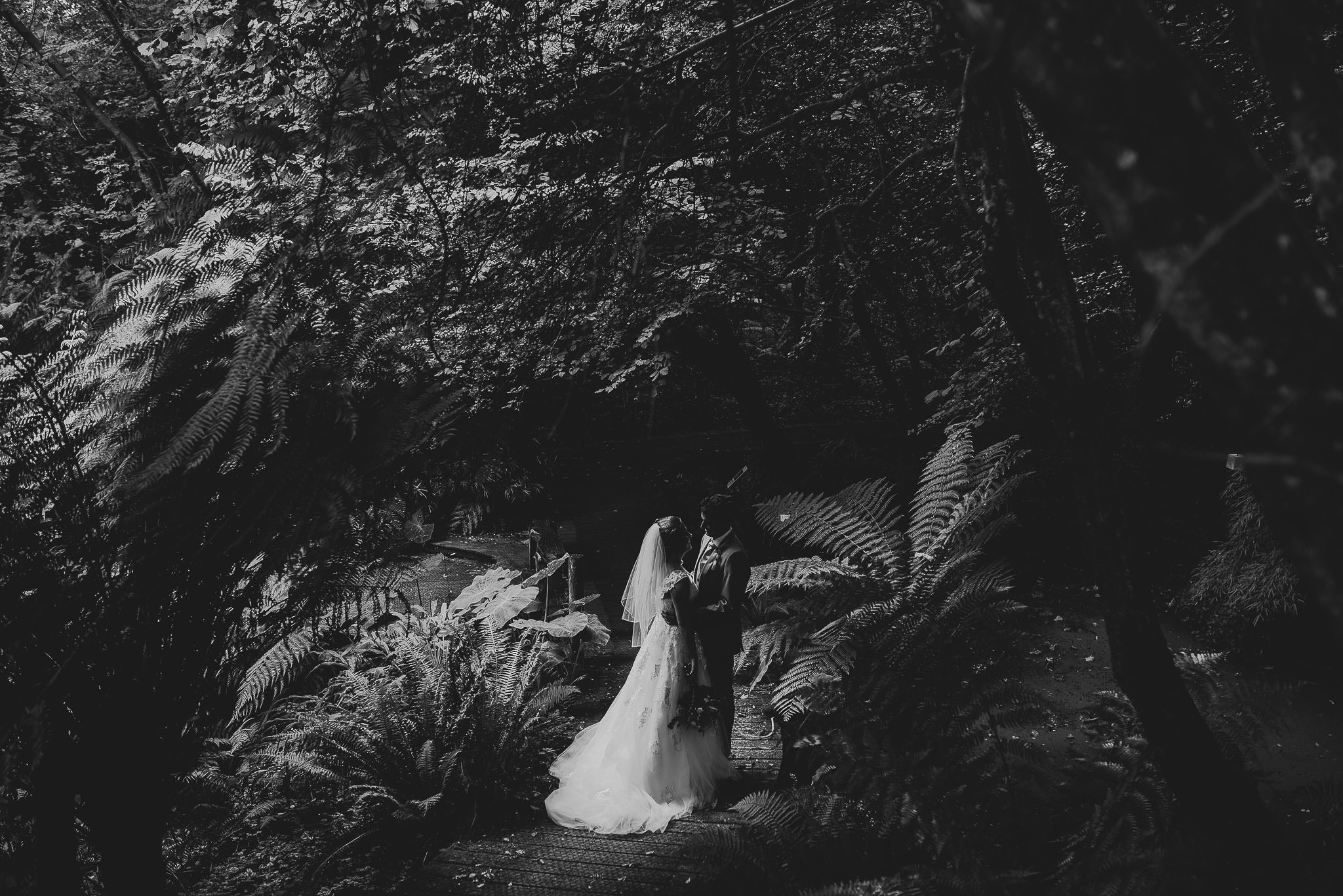 CORNWALL-WEDDING-PHOTOGRAPHER-2381.jpg