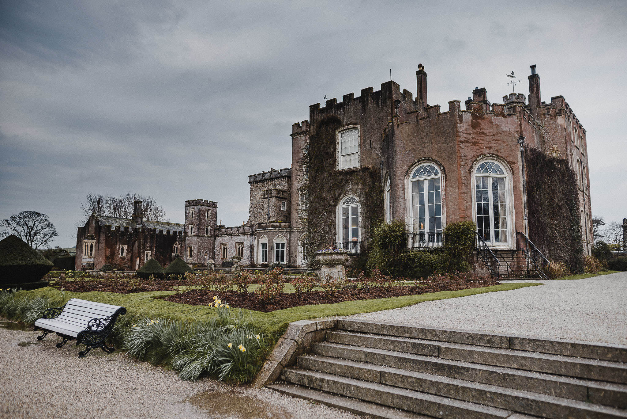 POWDERHAM-CASTLE-WEDDING-PHOTOGRAPHER-CORNWALL-DEVON-2.jpg