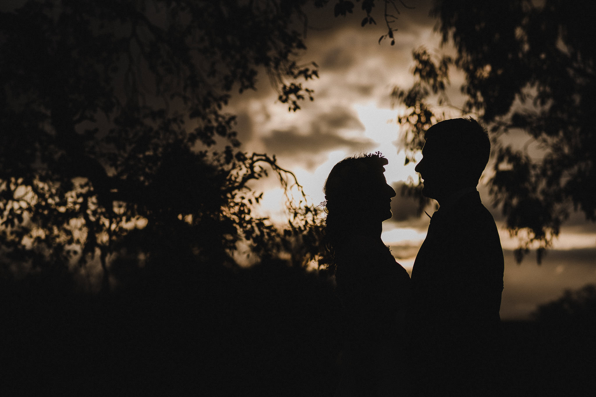 POWDERHAM-CASTLE-WEDDING-PHOTOGRAPHER-CORNWALL-DEVON-92.jpg