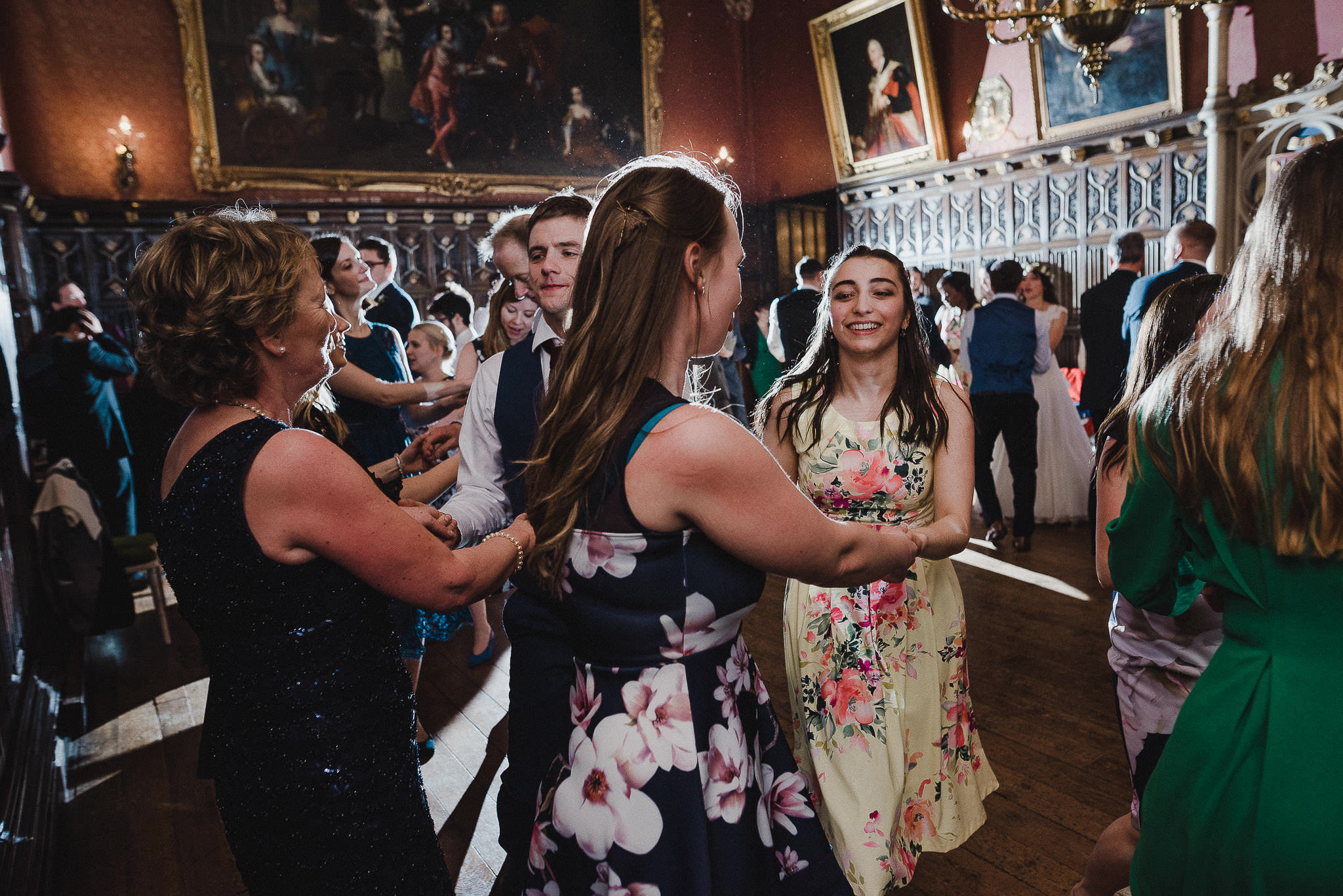 POWDERHAM-CASTLE-WEDDING-PHOTOGRAPHER-CORNWALL-DEVON-115.jpg