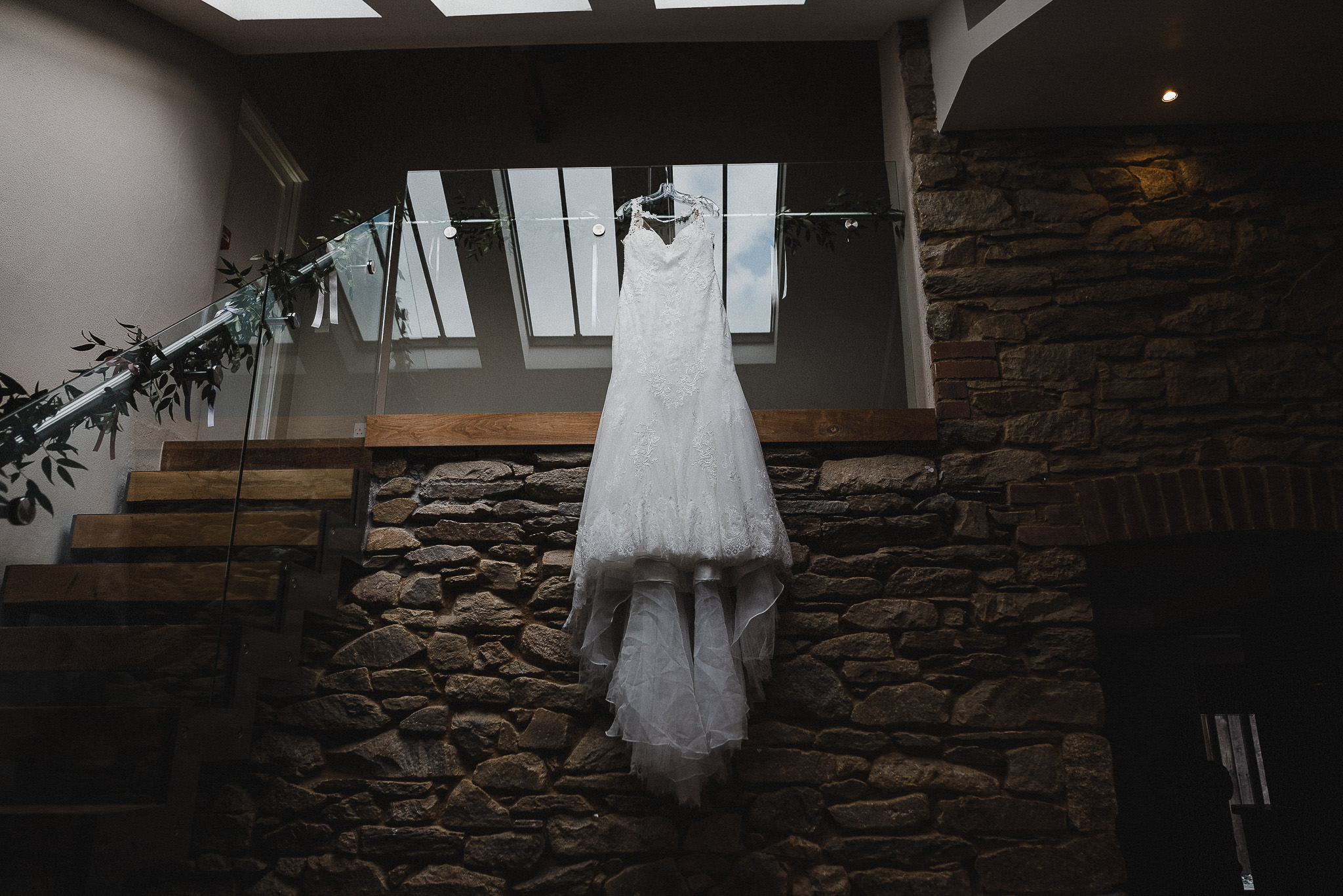 TREVVENA-BARNS-WEDDING-PHOTOGRAPHER-CORNWALL-DEVON-6.jpg