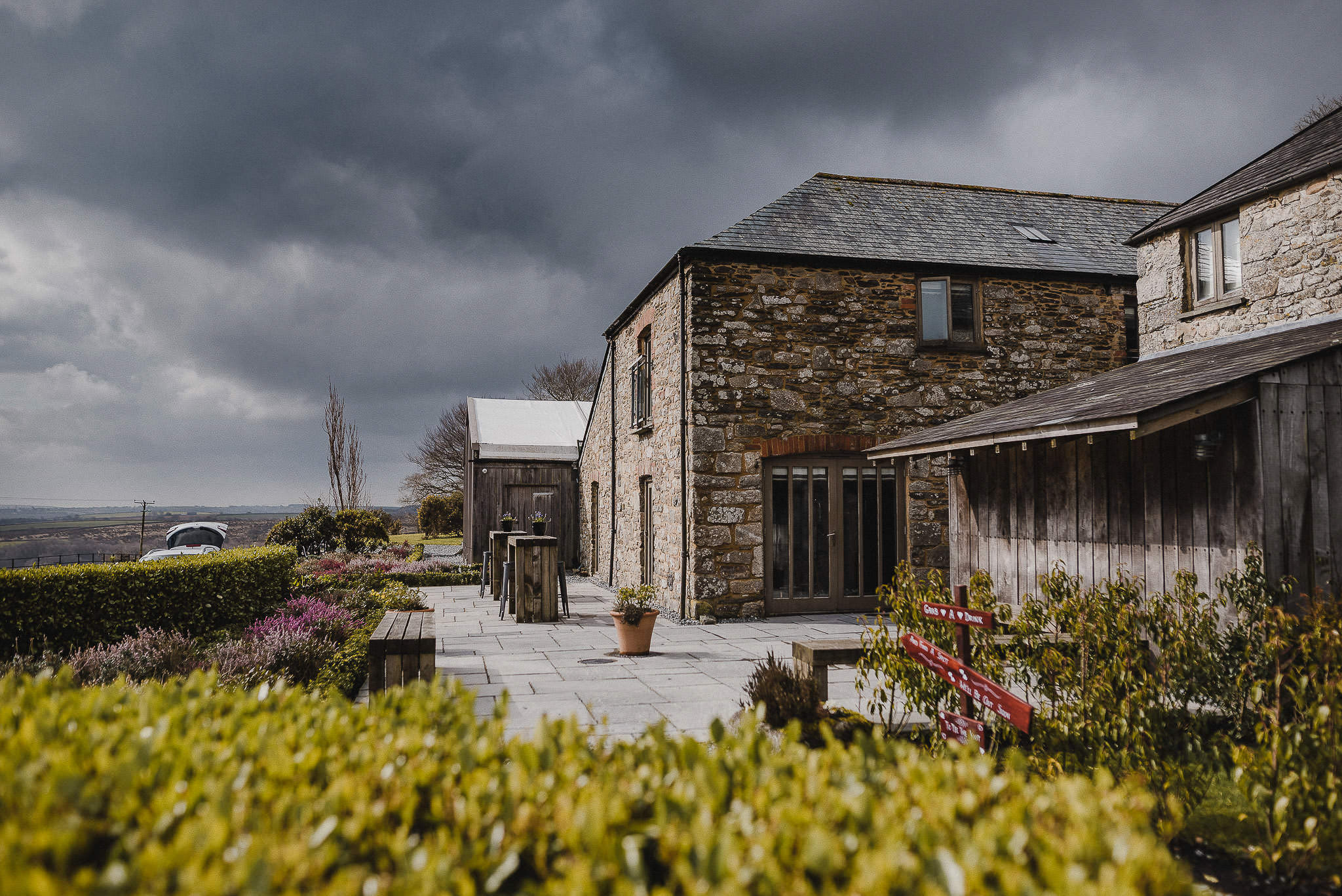 TREVVENA-BARNS-WEDDING-PHOTOGRAPHER-CORNWALL-DEVON-11.jpg