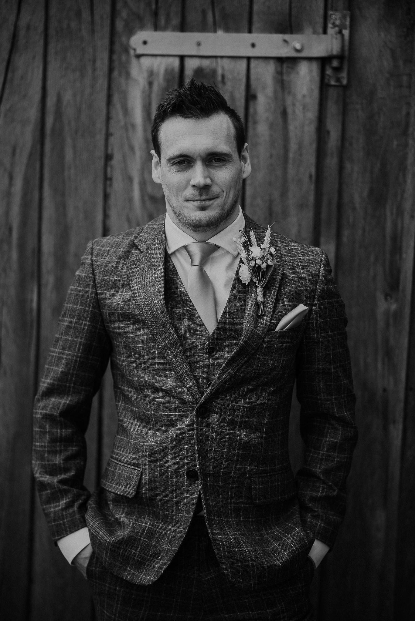 TREVVENA-BARNS-WEDDING-PHOTOGRAPHER-CORNWALL-DEVON-25.jpg