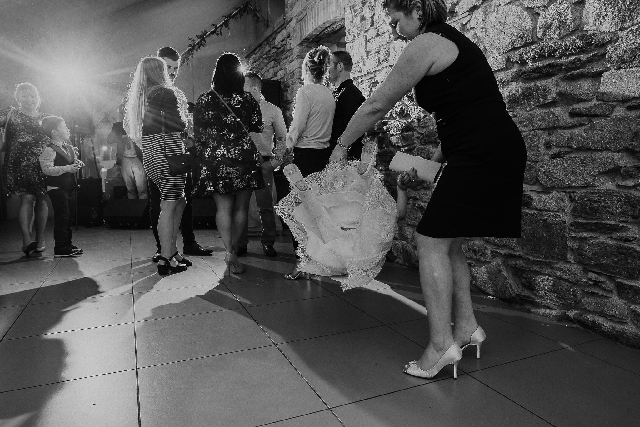 TREVVENA-BARNS-WEDDING-PHOTOGRAPHER-CORNWALL-DEVON-93.jpg