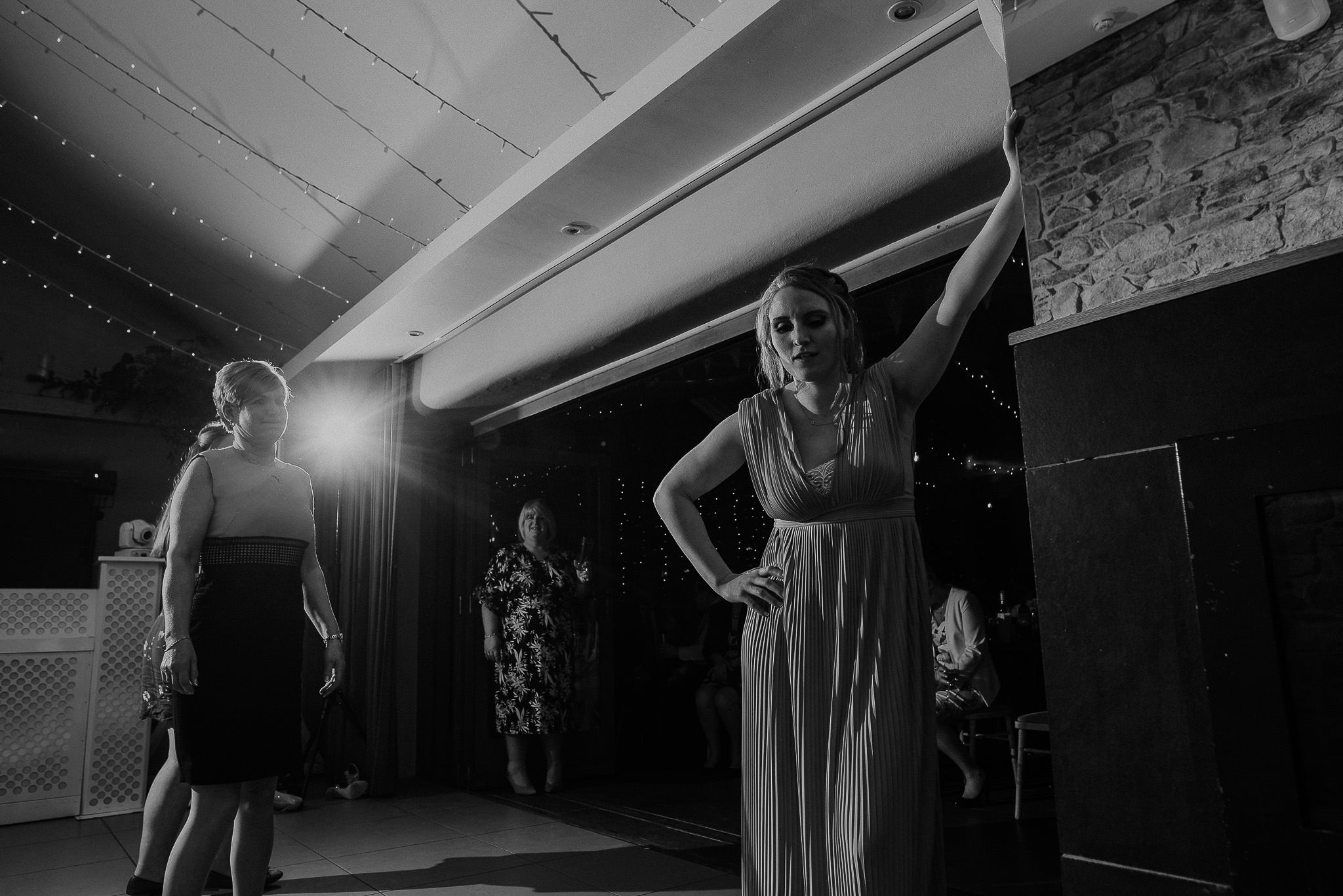 TREVVENA-BARNS-WEDDING-PHOTOGRAPHER-CORNWALL-DEVON-103.jpg