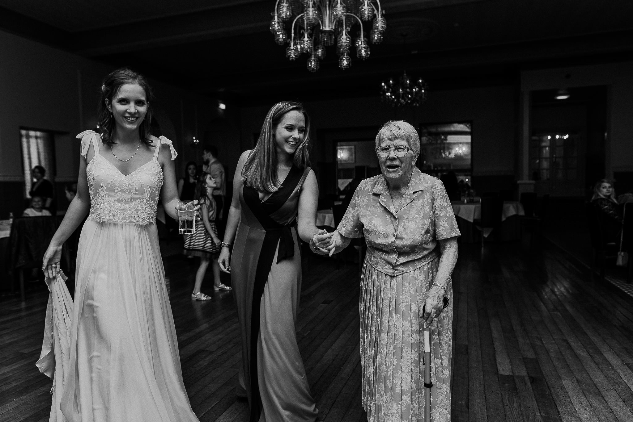 WOOLACOMBE-BAY-HOTEL-WEDDING-PHOTOGRAPHER-DEVON-CORNWALL-23.jpg