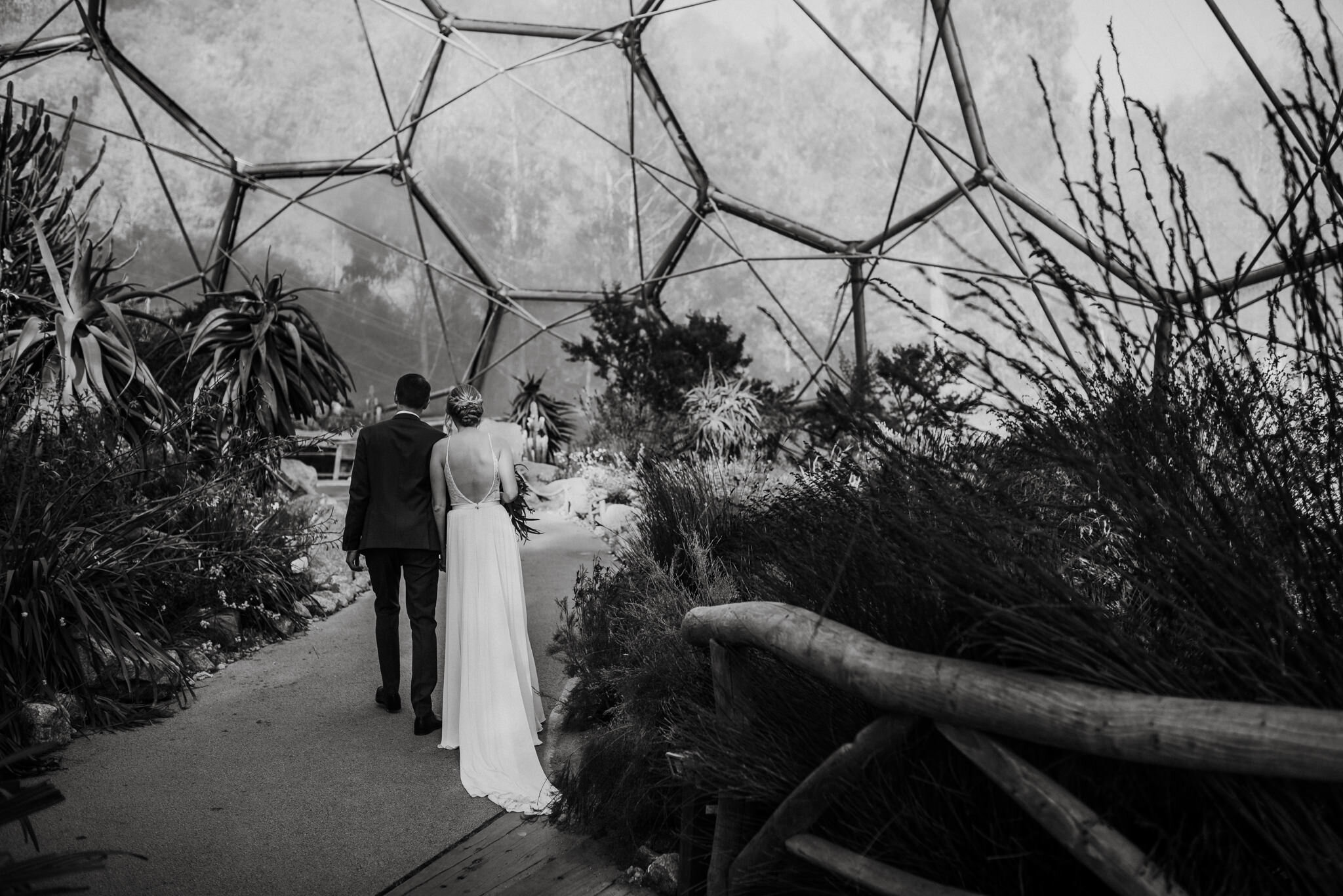 THE-EDEN-PROJECT-CORNWALL-WEDDING-PHOTOGRAPHER-12.jpg