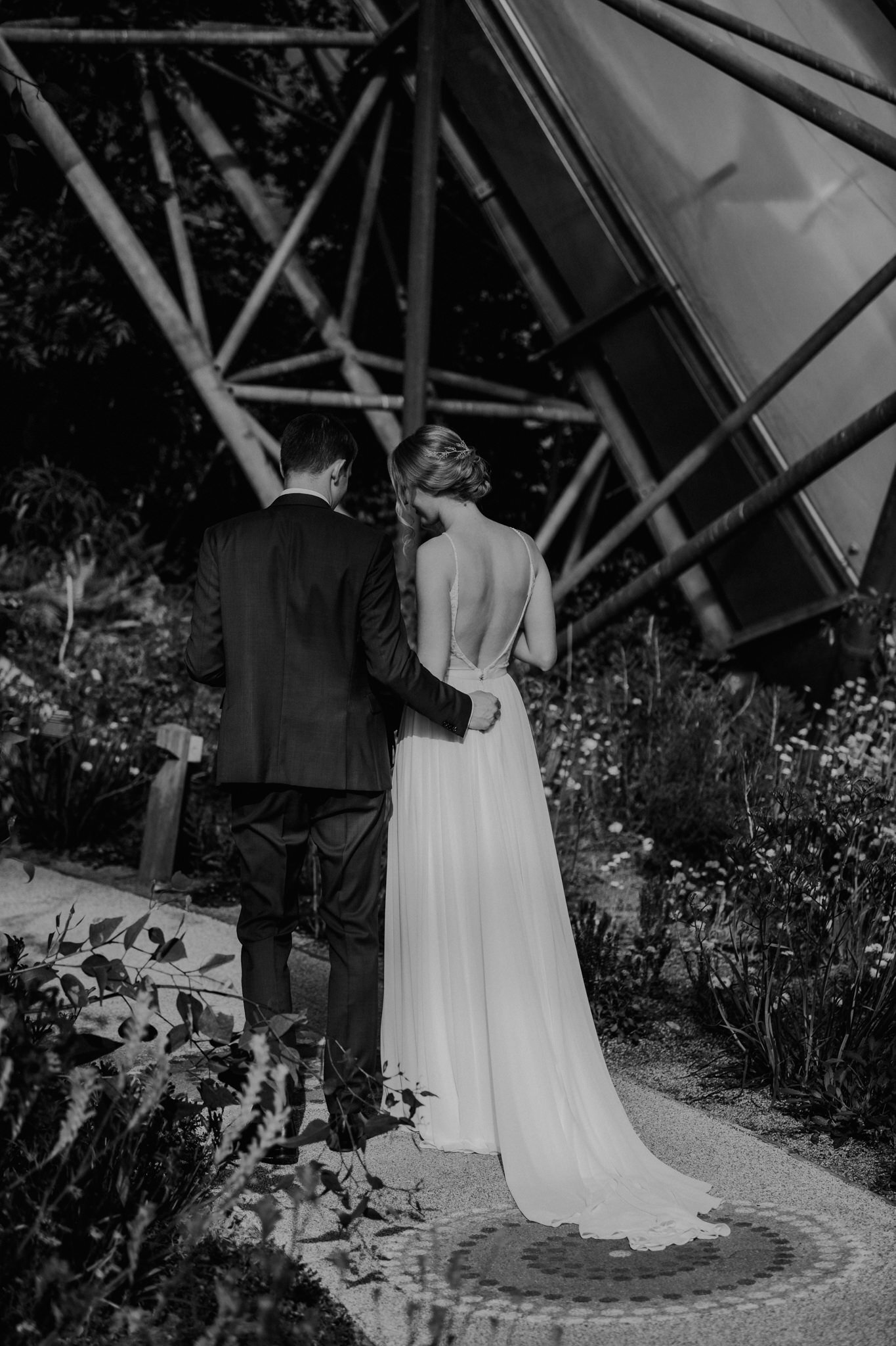 THE-EDEN-PROJECT-CORNWALL-WEDDING-PHOTOGRAPHER-31.jpg