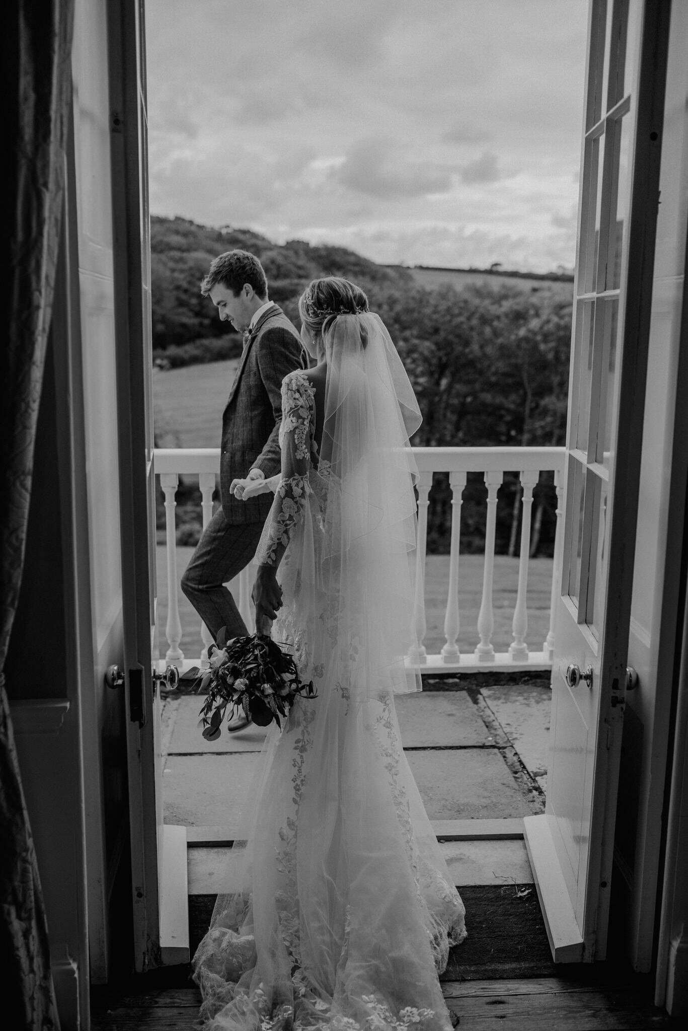 LAUNCELLS-BARTON-WEDDING-PHOTOGRAPHER-16.jpg