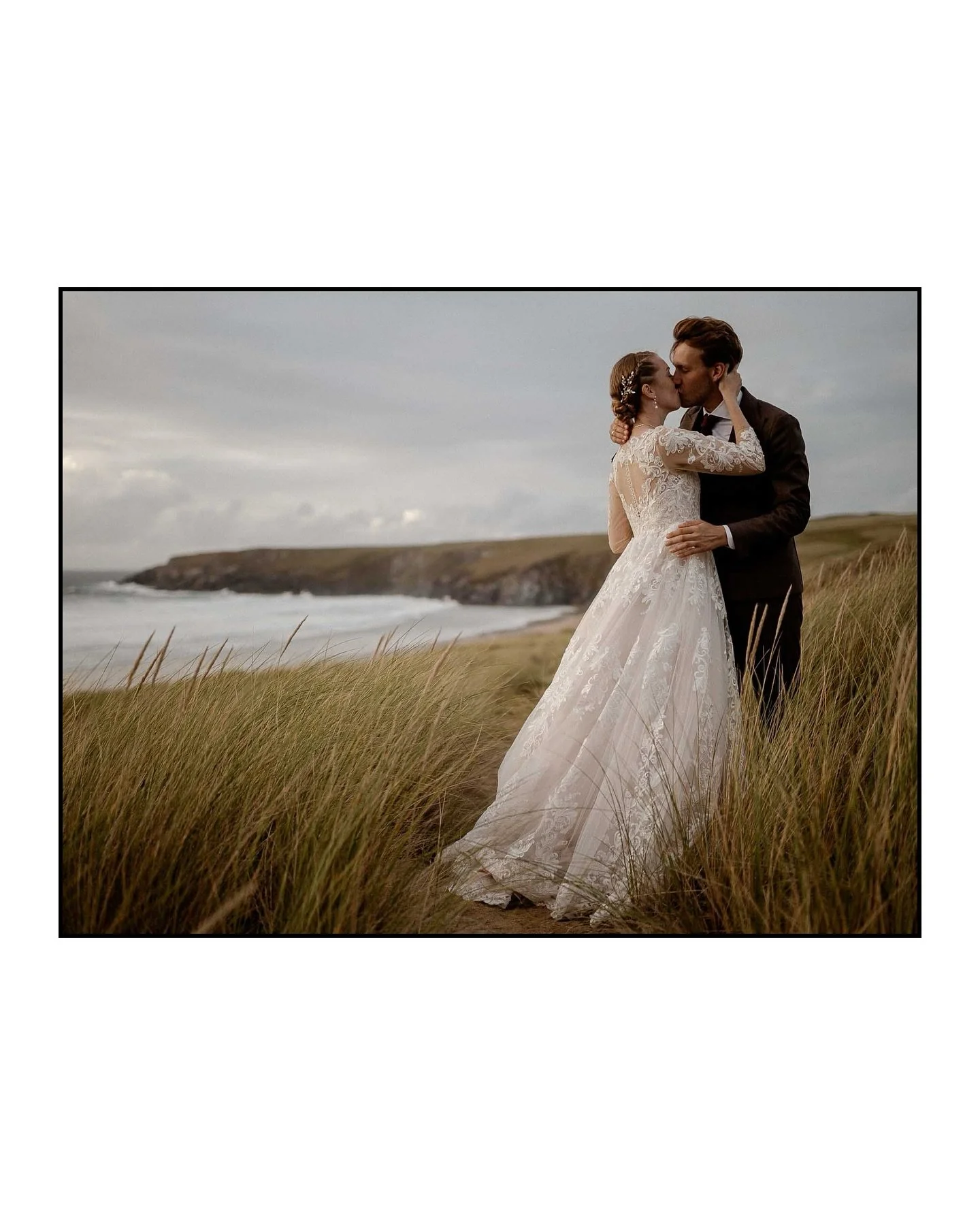 K/H overlooking a windswept sunset on the Cornish coast. Plenty of 2026 availability so get in Touch I&rsquo;d love to talk about your wedding plans.

#cornwallweddingphotographer #elopementwedding #weddingphotography