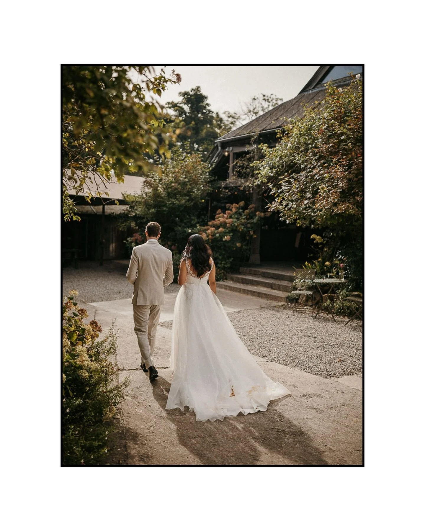 A little trip back to the Mecca of autumnal goodness that is @nancarrowfarmwedding @nancarrowfarm on Thursday for A/D lovely people, lovely crowd fully embracing the feel of documentary wedding photography. Relaxed, natural and full of aesthetic good