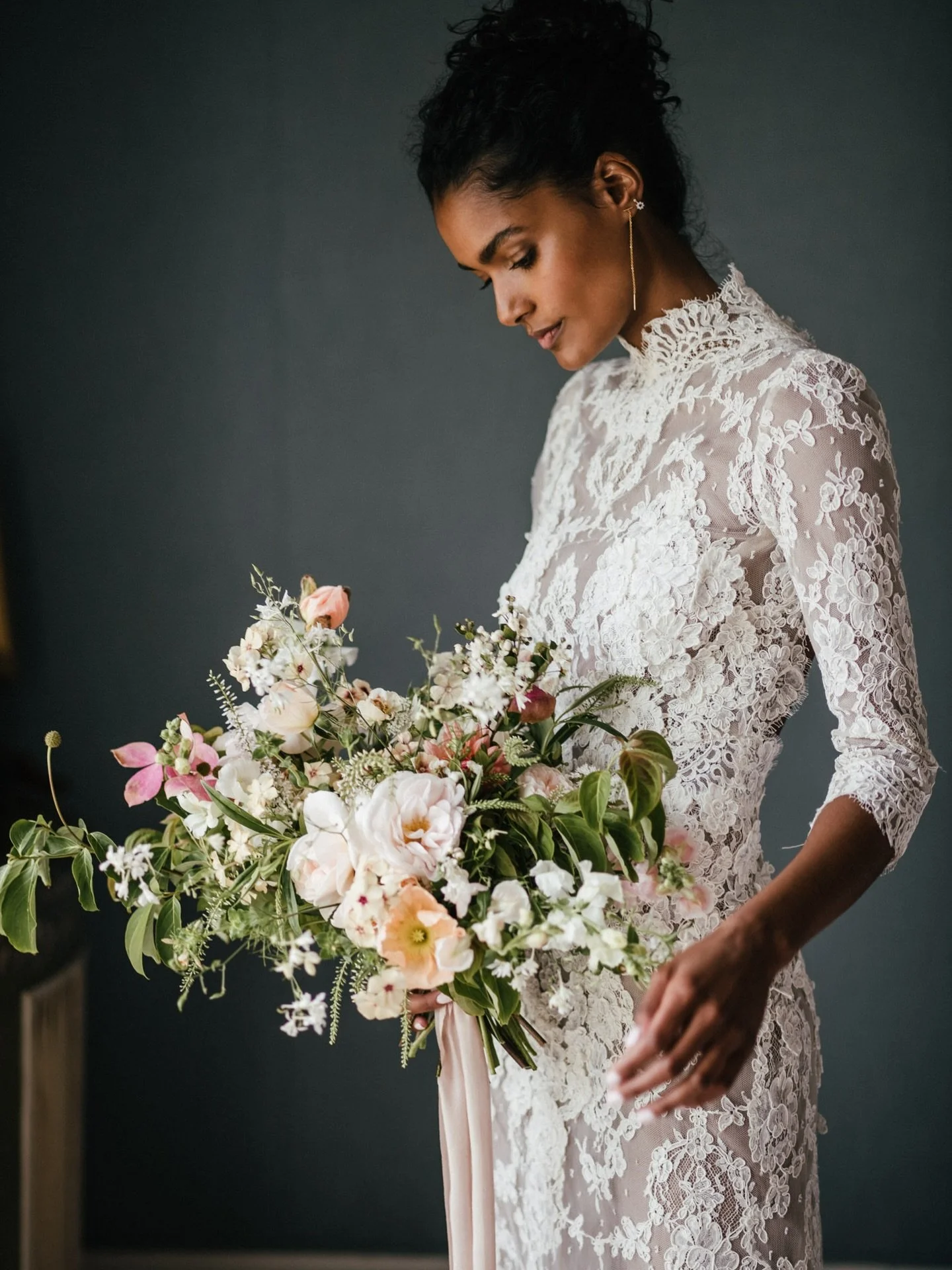 Another look back, this time to this gorgeous day at @boconnocweddings @nadia.araujo @thegardengateflowerco 

#cornwallweddingphotographer #documentaryweddingphotography