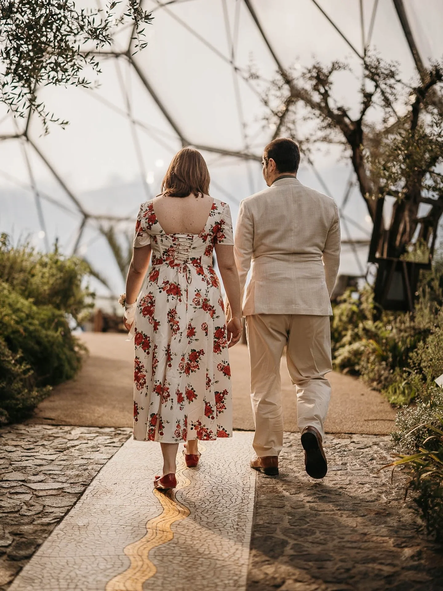 Quiet before the day begins.

An early walk through the Eden Project for your elopement wedding &mdash; no crowds, no noise. Just the two of you, the warmth of the Mediterranean biome, and the sound of birds echoing through the space.

A moment to ta