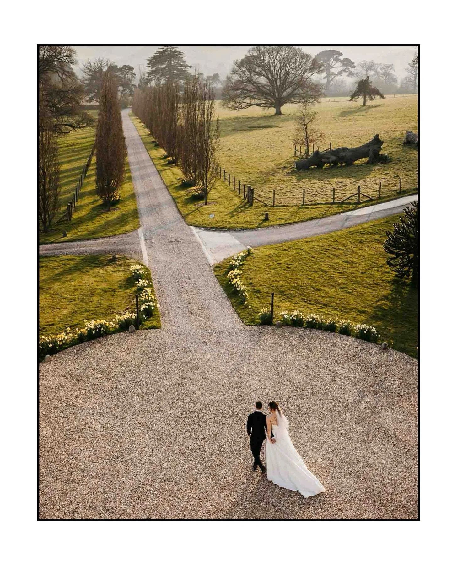 Slow April days like these, have got me looking back over past weddings at venues I&rsquo;ve not shot at since. This was a glorious day, spent with two kind souls at the lovely @pyneshouse 

I&rsquo;d love to be back there again so if you are current