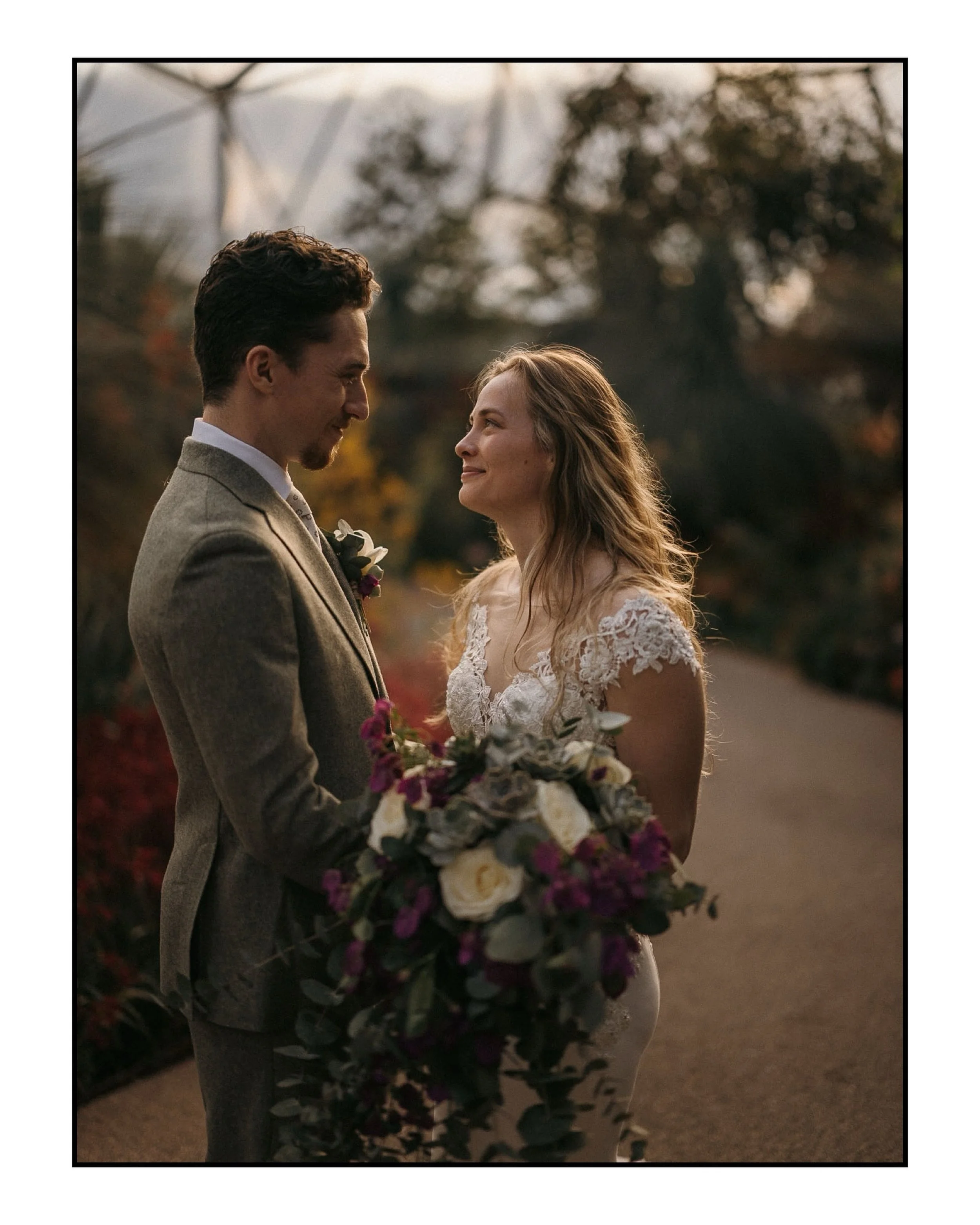 Beautiful in an empty biome, only @edenvenuehire can deliver that! 

#cornwallweddingphotographer #elopementweddingphotographer