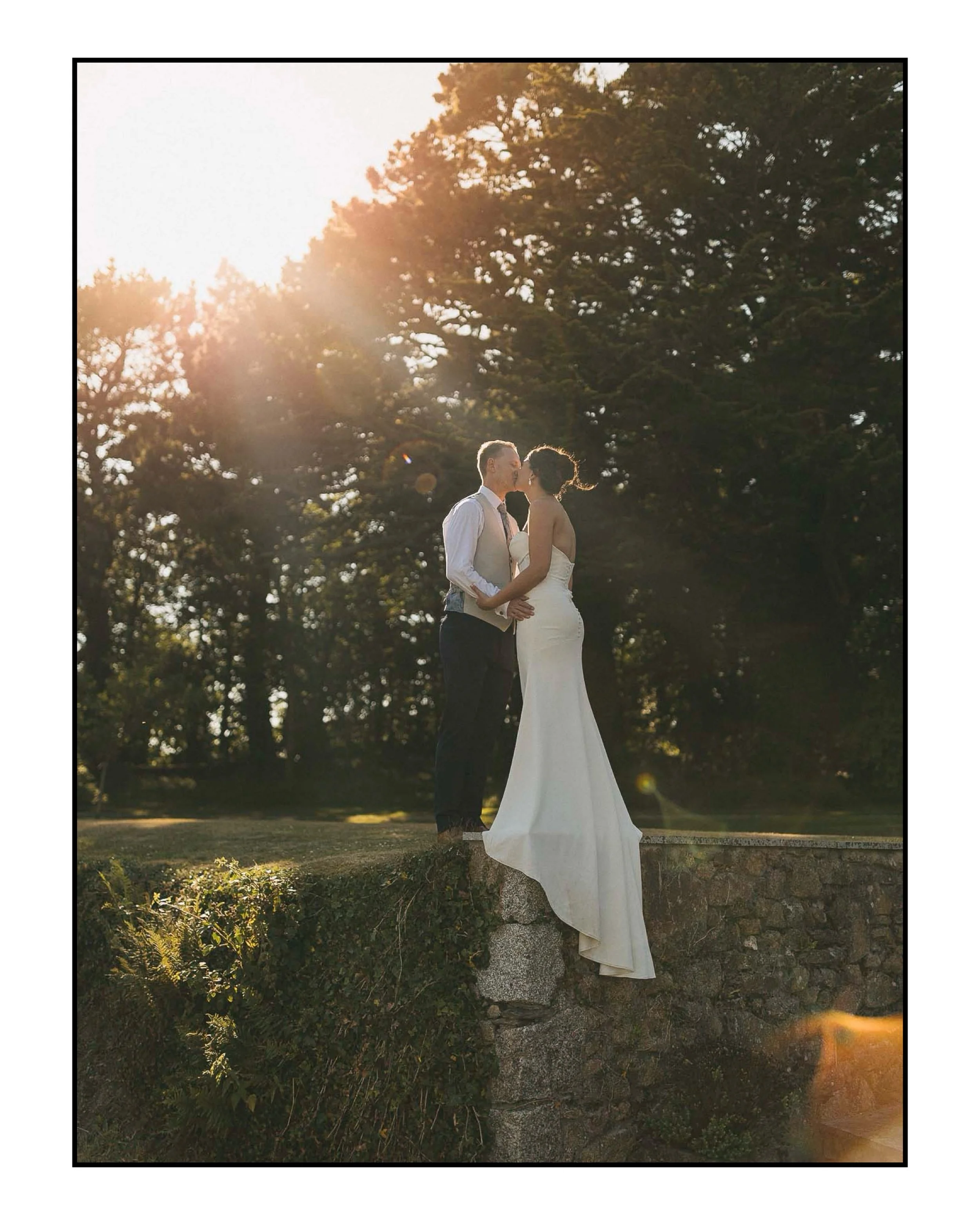 Yesterday was a little bit special! J/M had an absolute beaut of a day at @tredudwellmanor_wedding_venue 

#cornwallweddingphotographer #documentaryweddingphotographer