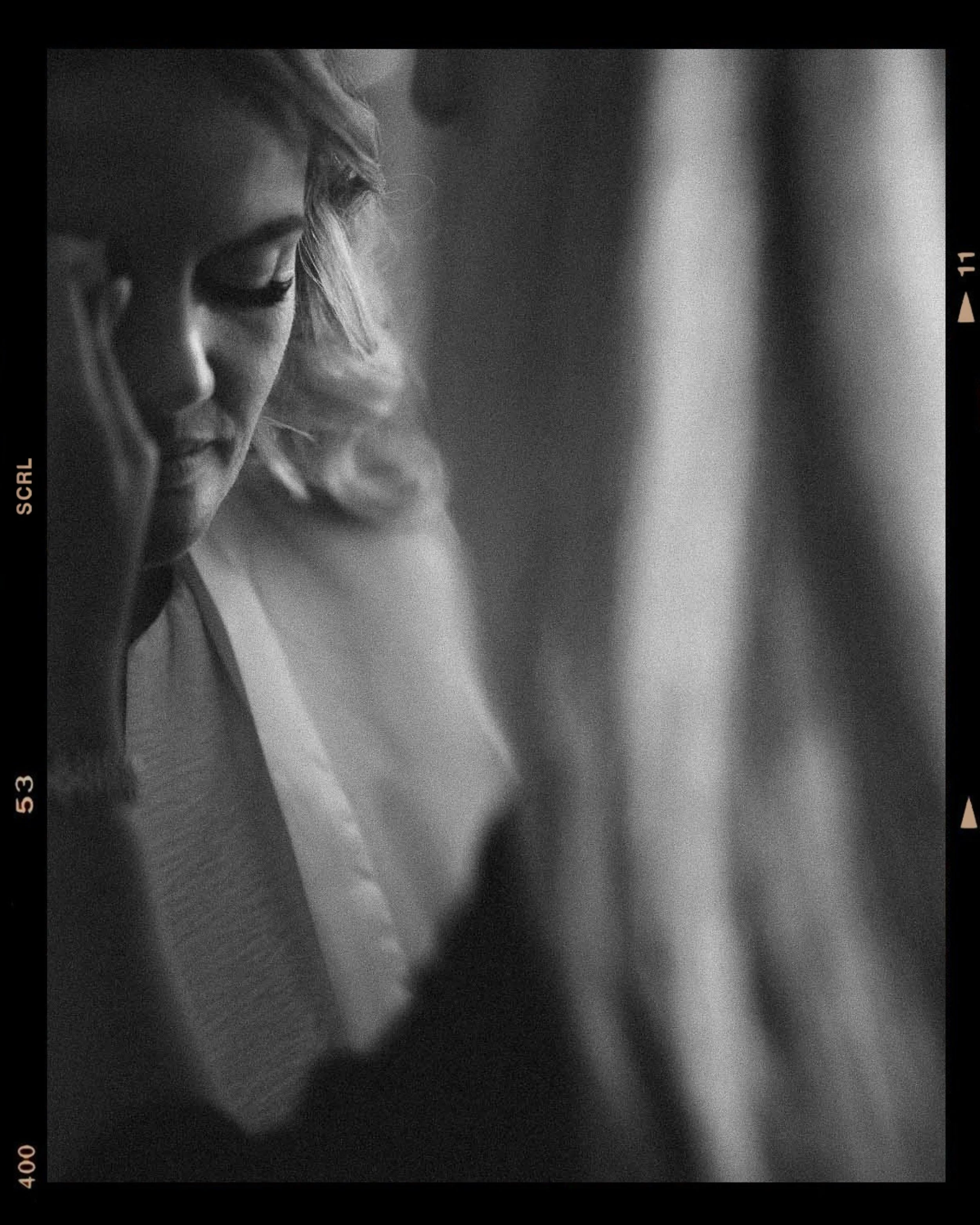 Getting ready. S/M 

#cornwallweddingphotographer #wedding #lookslikefilmwedding #weddingphotography