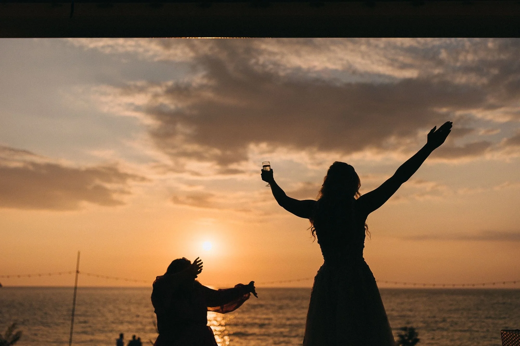 When the party gets started at @lustyglazebeachweddings

#cornwallweddingphotographer