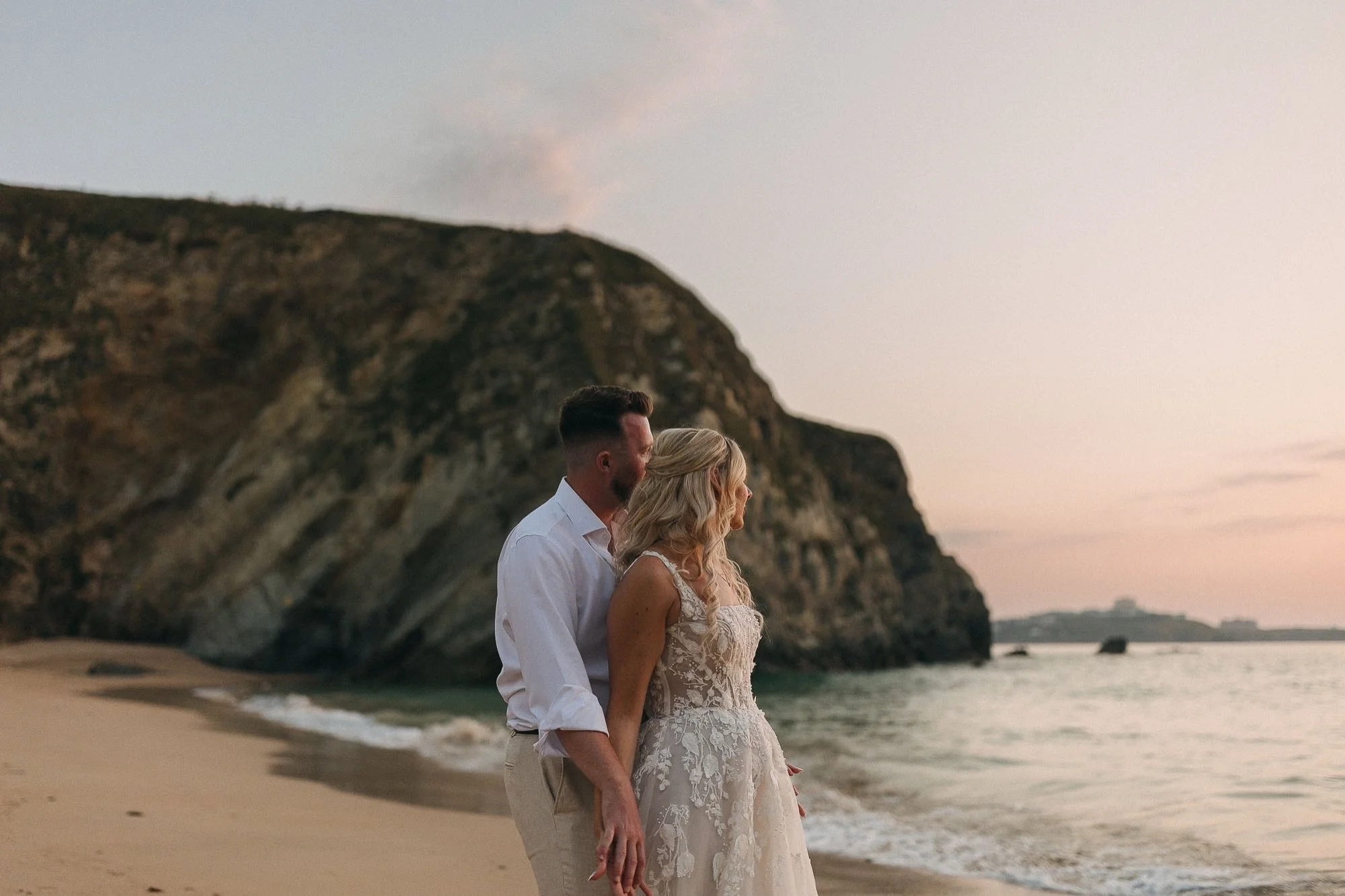 Where&rsquo;s the sun gone guys!!! Can we get back to lazy sunsets overlooking the beach please. 

#cornwallweddingphotographer #documentaryweddingphotographer #destinationweddingphotography