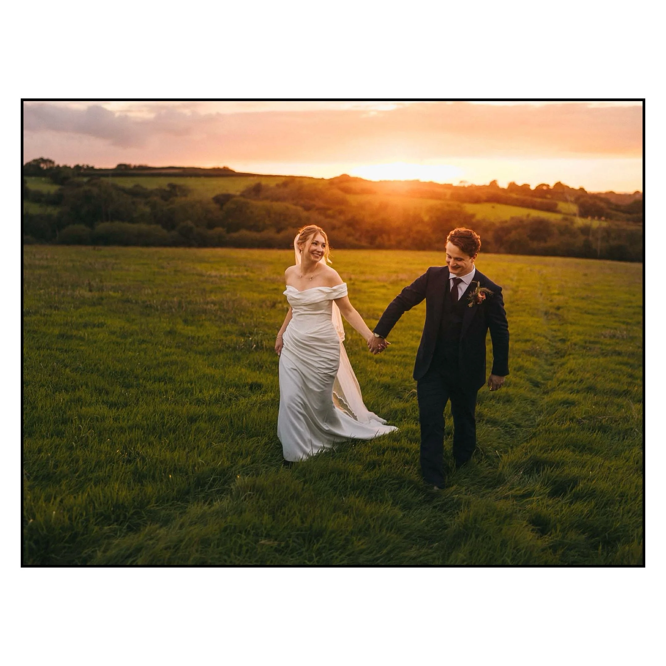 A little sunset walk at @launcells_barton with A/O on Saturday night. 

#cornwallweddingphotographer #weddingphotography #documentaryweddingphotography