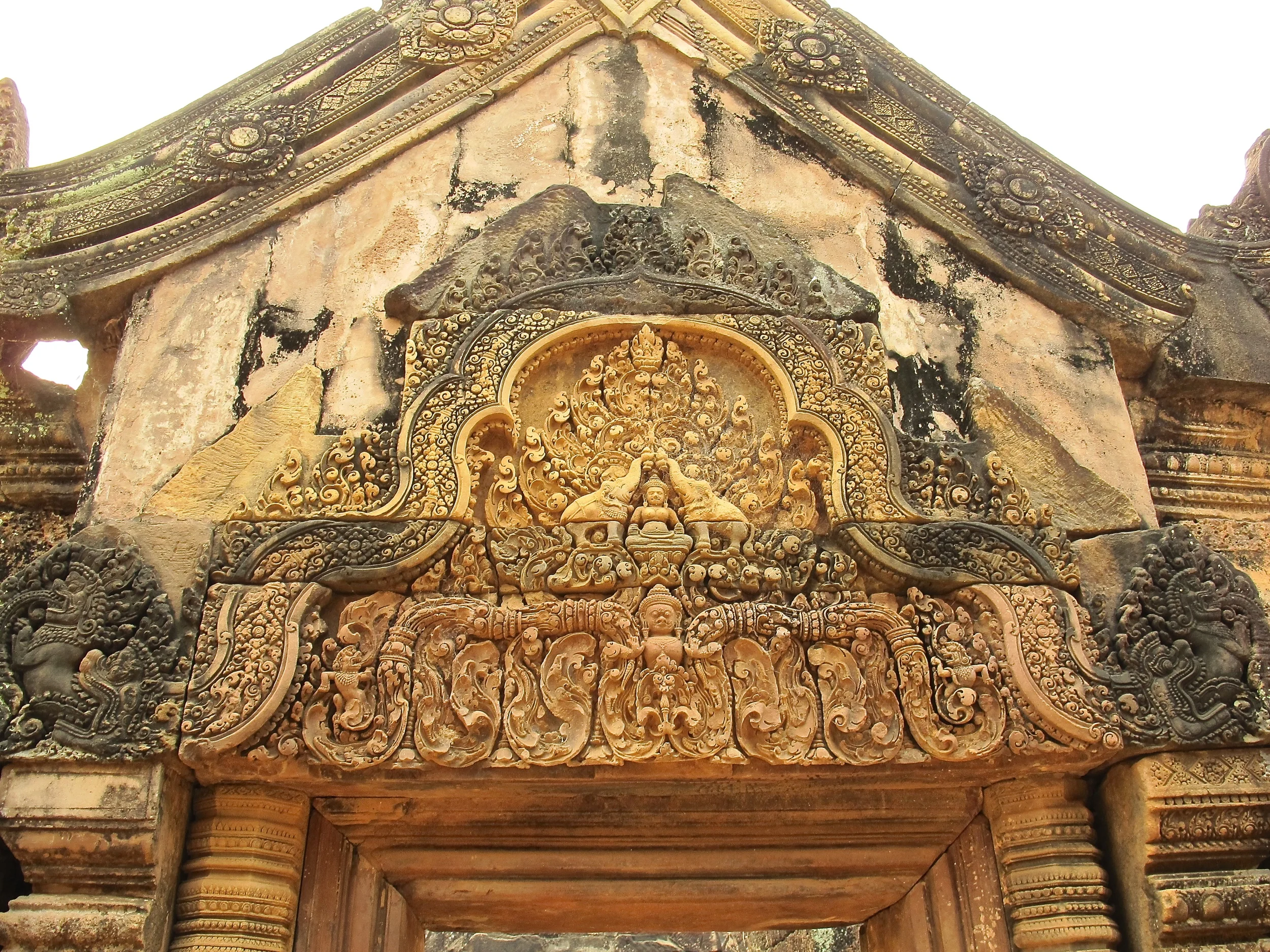 Banteay Srei, Angkor, Cambodia.JPG