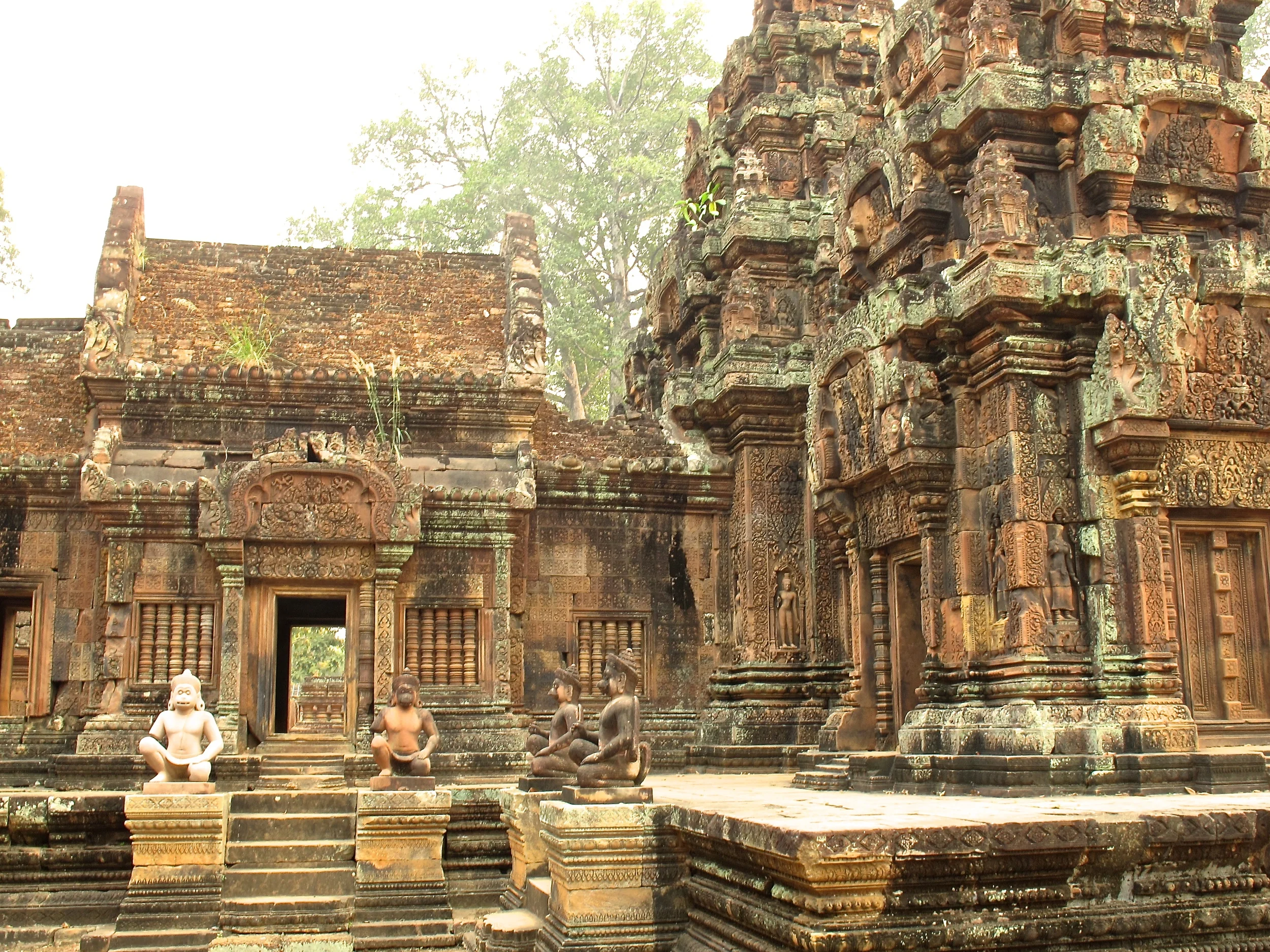Banteay Srei, Angkor, Cambodia.JPG