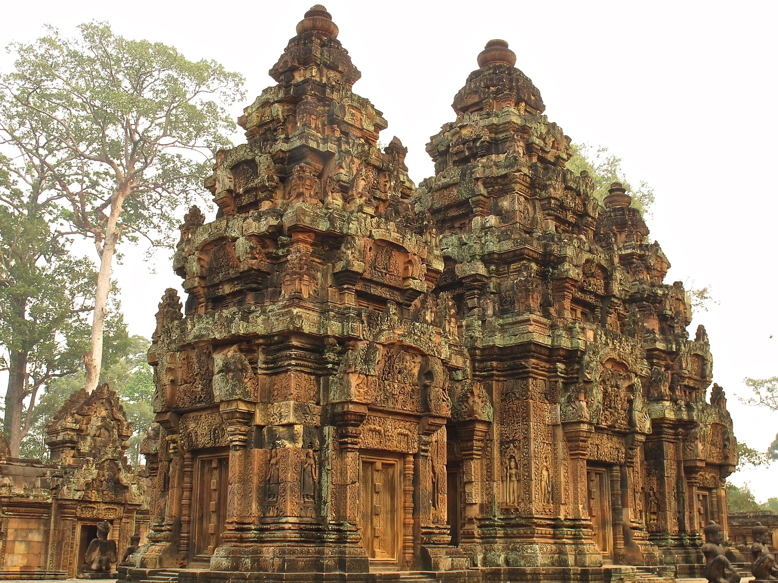 Banteay Srei, Angkor, Cambodia.JPG