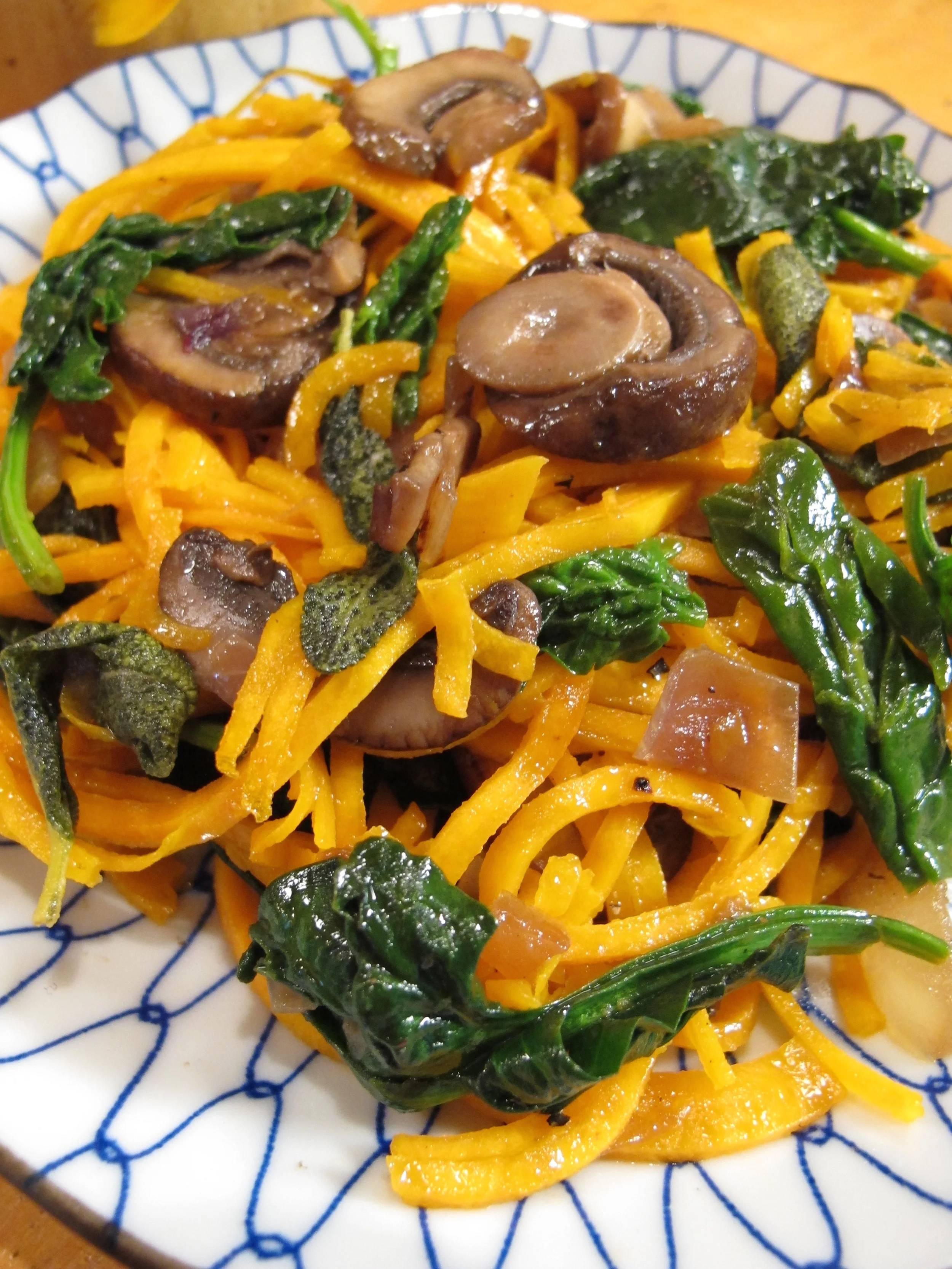 Butternut Squash Noodles with Spinach and Mushrooms {Paleo, Vegan}
