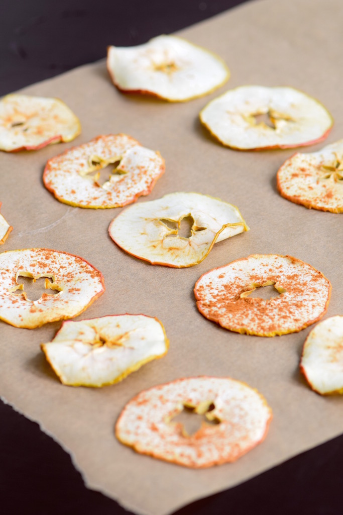 Baked apple chips with cinnamon.jpg