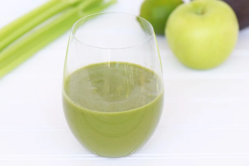 Dandelion Detox Green Smoothie {Paleo, Vegan}