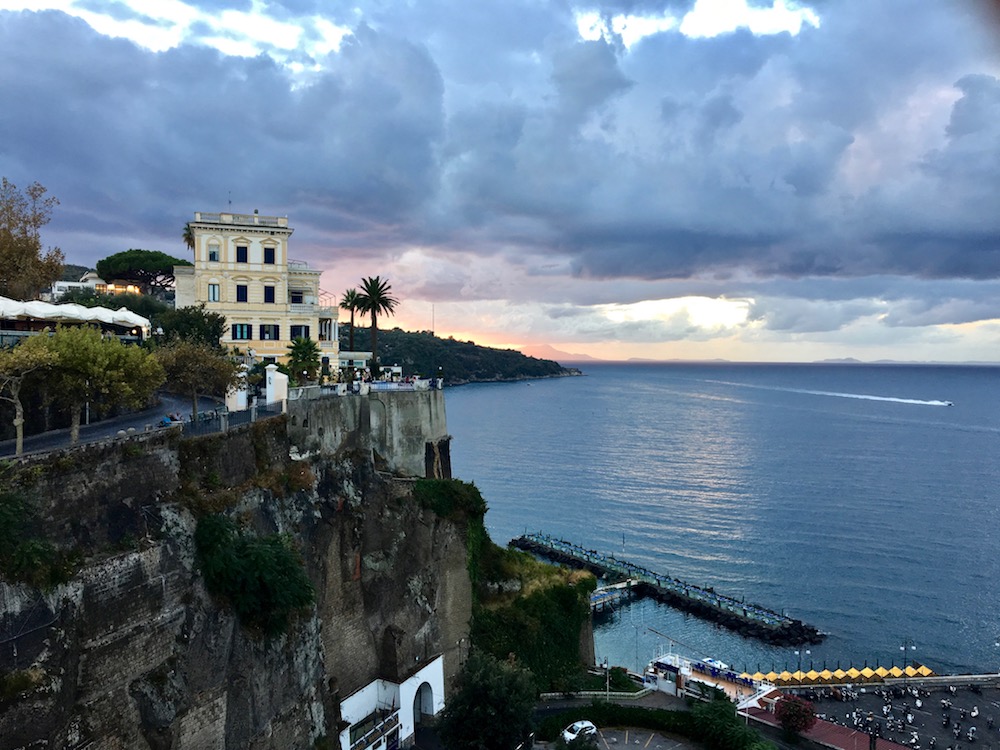 Sorrento cliff sunset.jpg