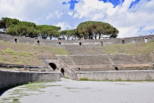 Pompeii Italy colisseum.jpg